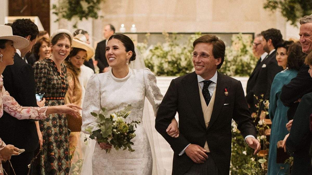 Almeida y Teresa Urquijo se escapan a Roma tras el susto familiar por el ictus de su abuela