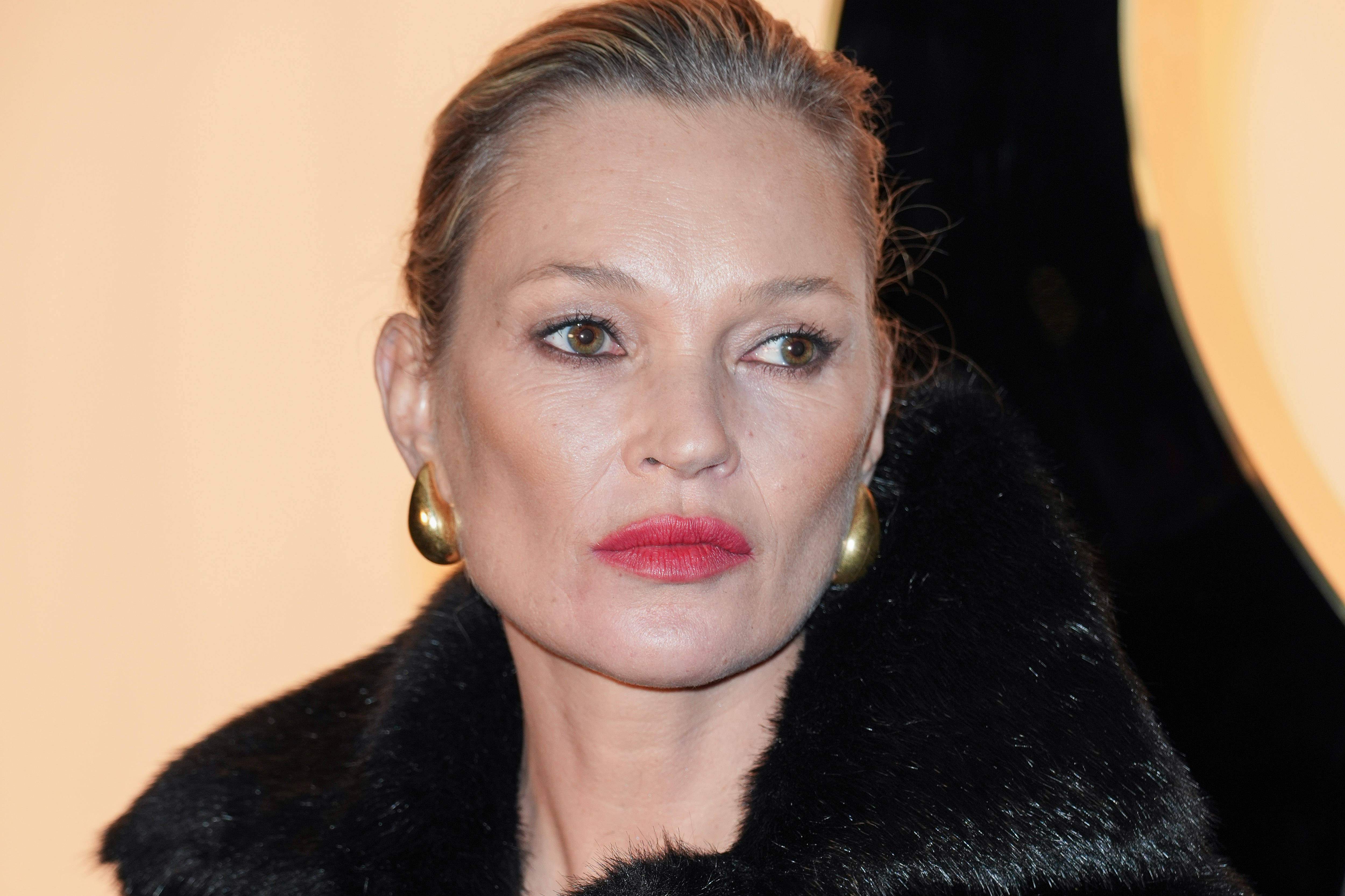 Kate Moss luce a su hija de 21 años: impresionante: son exactamente iguales