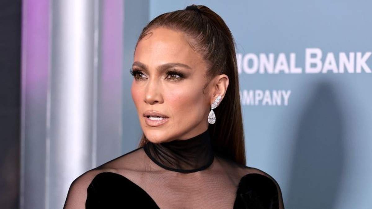 Jennifer Lopez, soltera i gaudint d'Aspen: amistat o alguna cosa més amb el seu acompanyant?