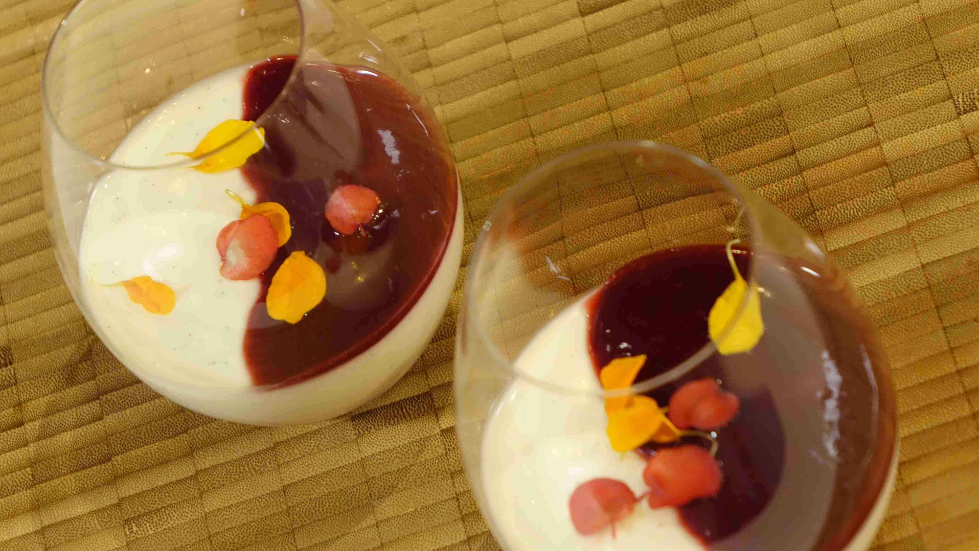 Panna cotta, la traducción literal es nata cocida