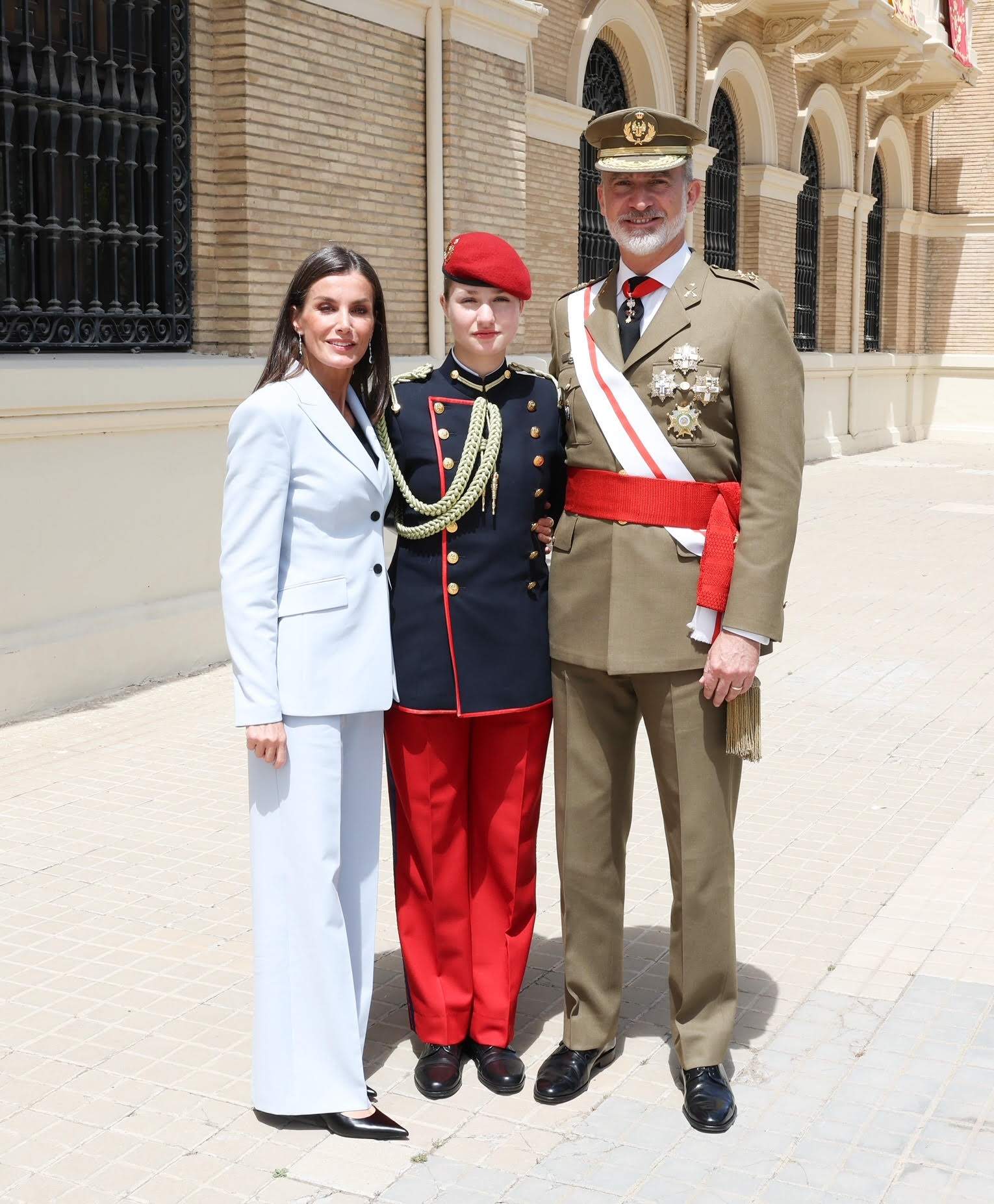 Elionor, apartada a la força de l'Acadèmia General Militar, ordres del rei