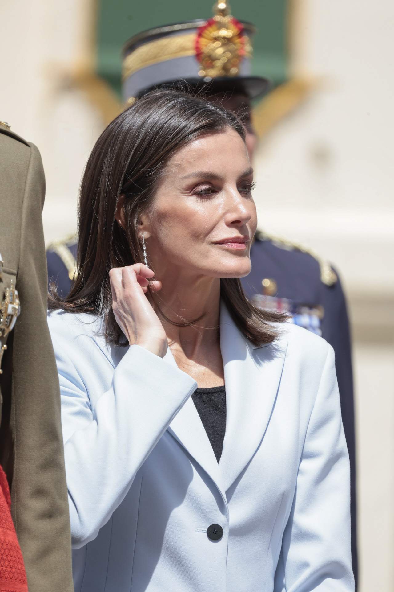 Letizia, patada en una mesa, lesión y gesto para alejarse de Felipe: es oficial