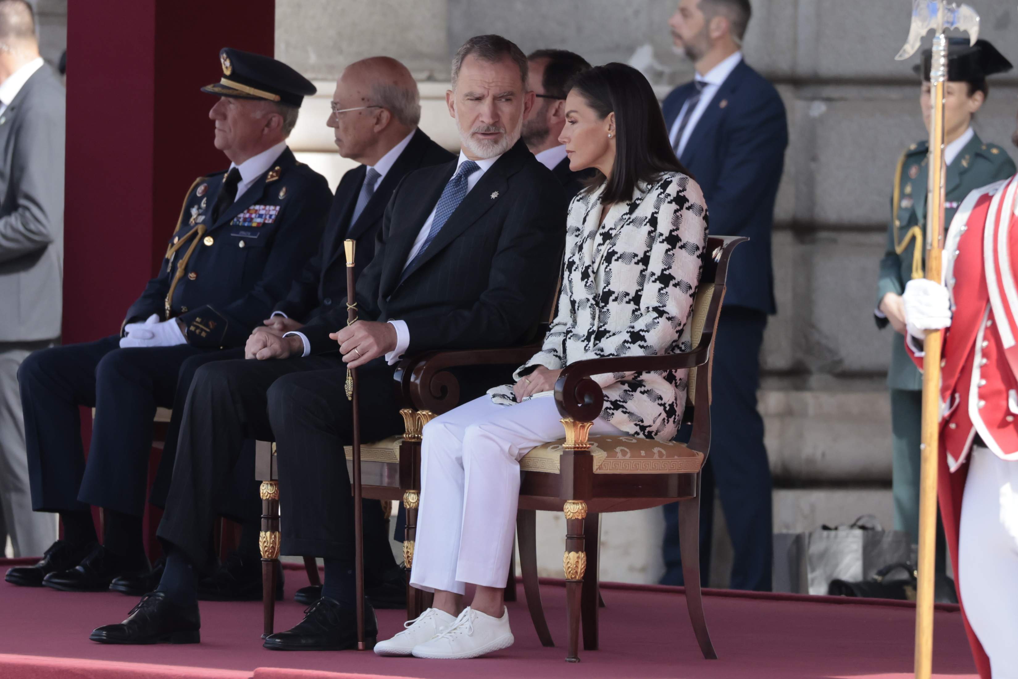 Ofensa a Felipe y Letizia en el 200.º aniversario de Policía Nacional, imagen esperpéntica