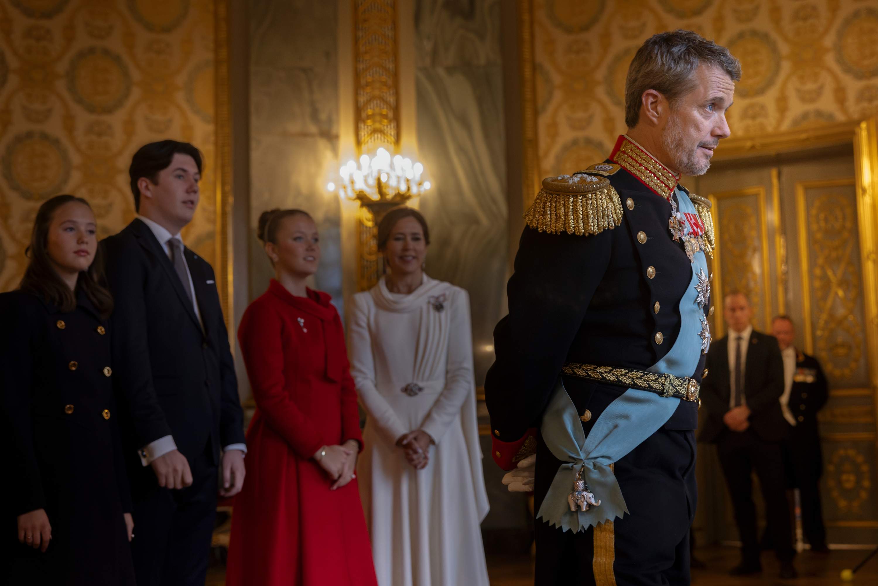 Federico X de Dinamarca amenaza a la prensa para tapar las ilegalidades de su hijo