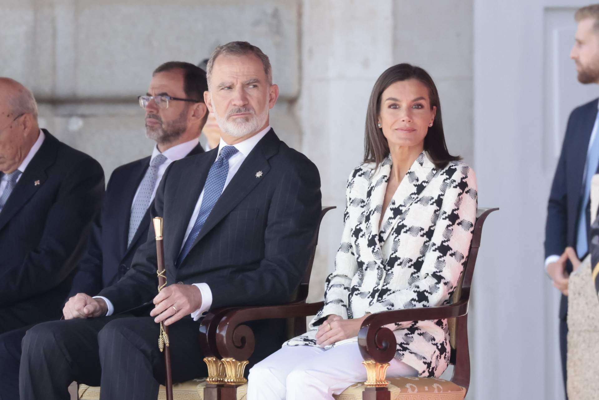 Felip arrossega Letícia, avorrida de Catalunya perquè té por que l'escridassin