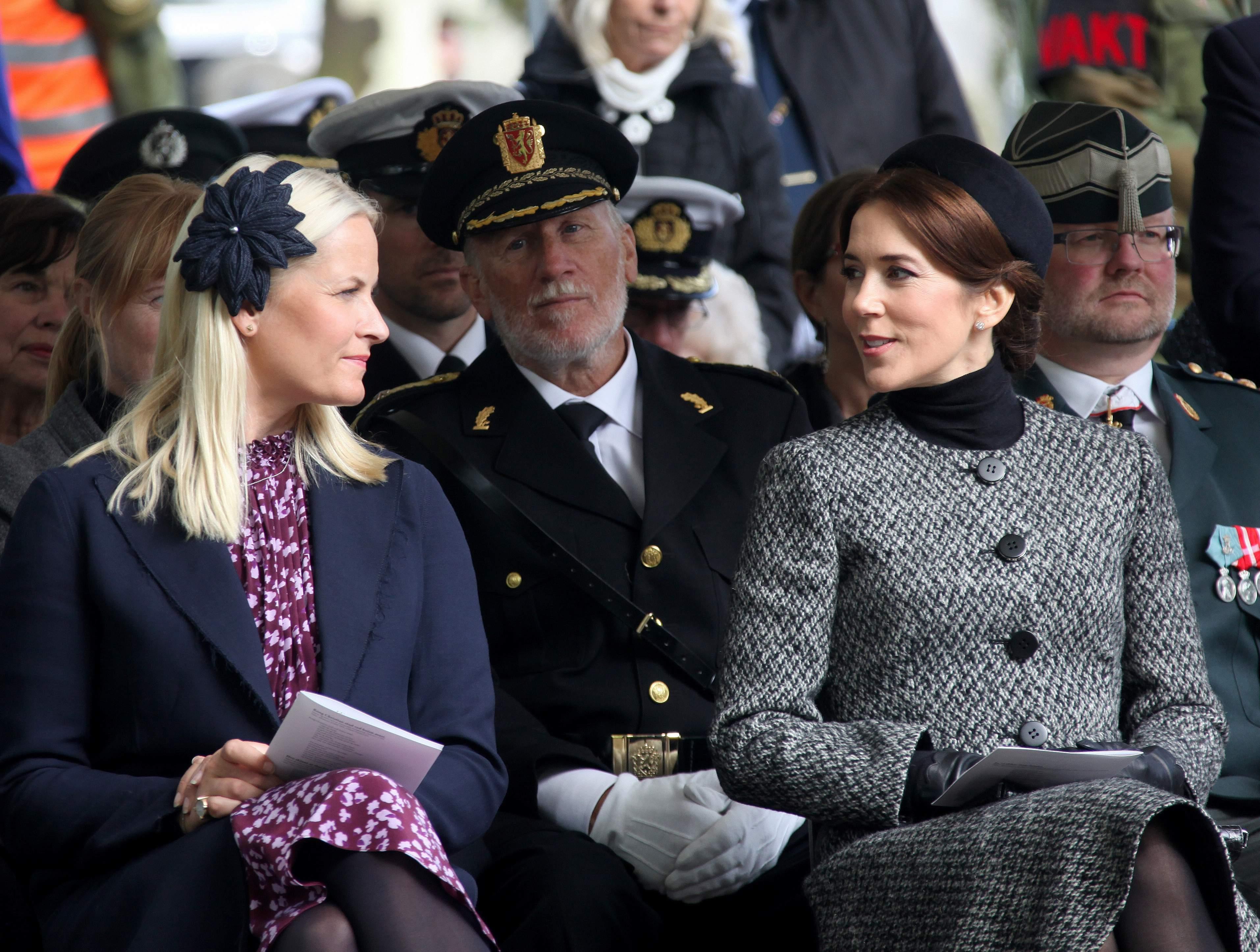 Mette-Marit i Mary de Dinamarca, estranya salutació a Oslo durant la visita reial