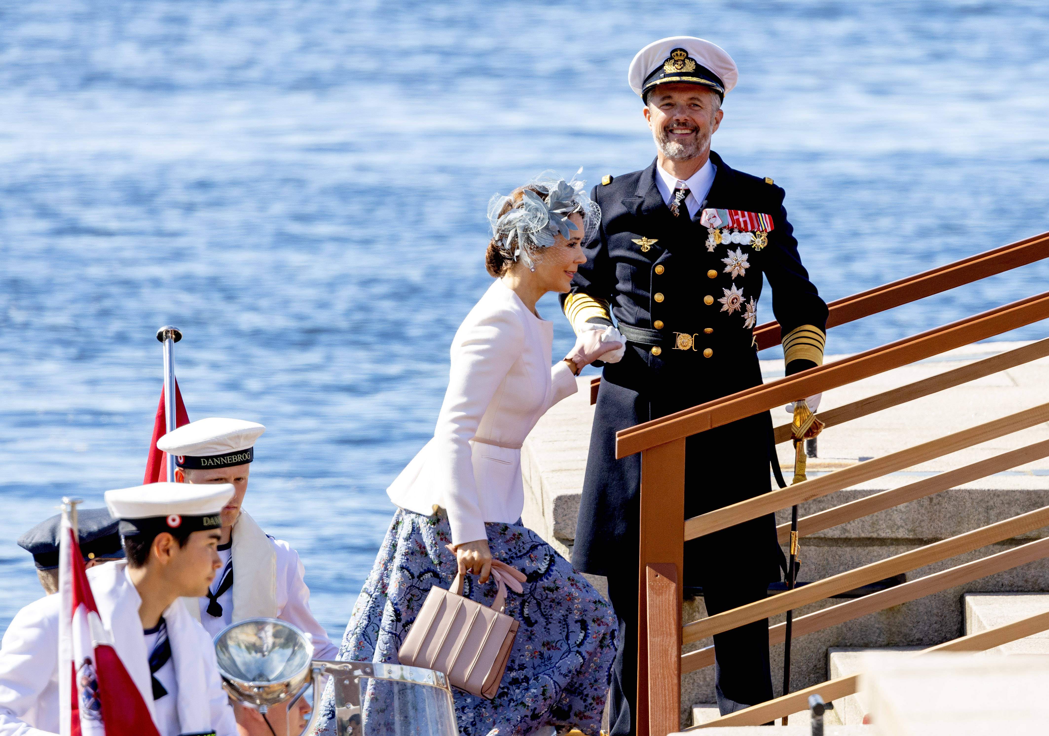 Los reyes de Dinamarca irreconocibles en Noruega, camuflados, imagen impactante