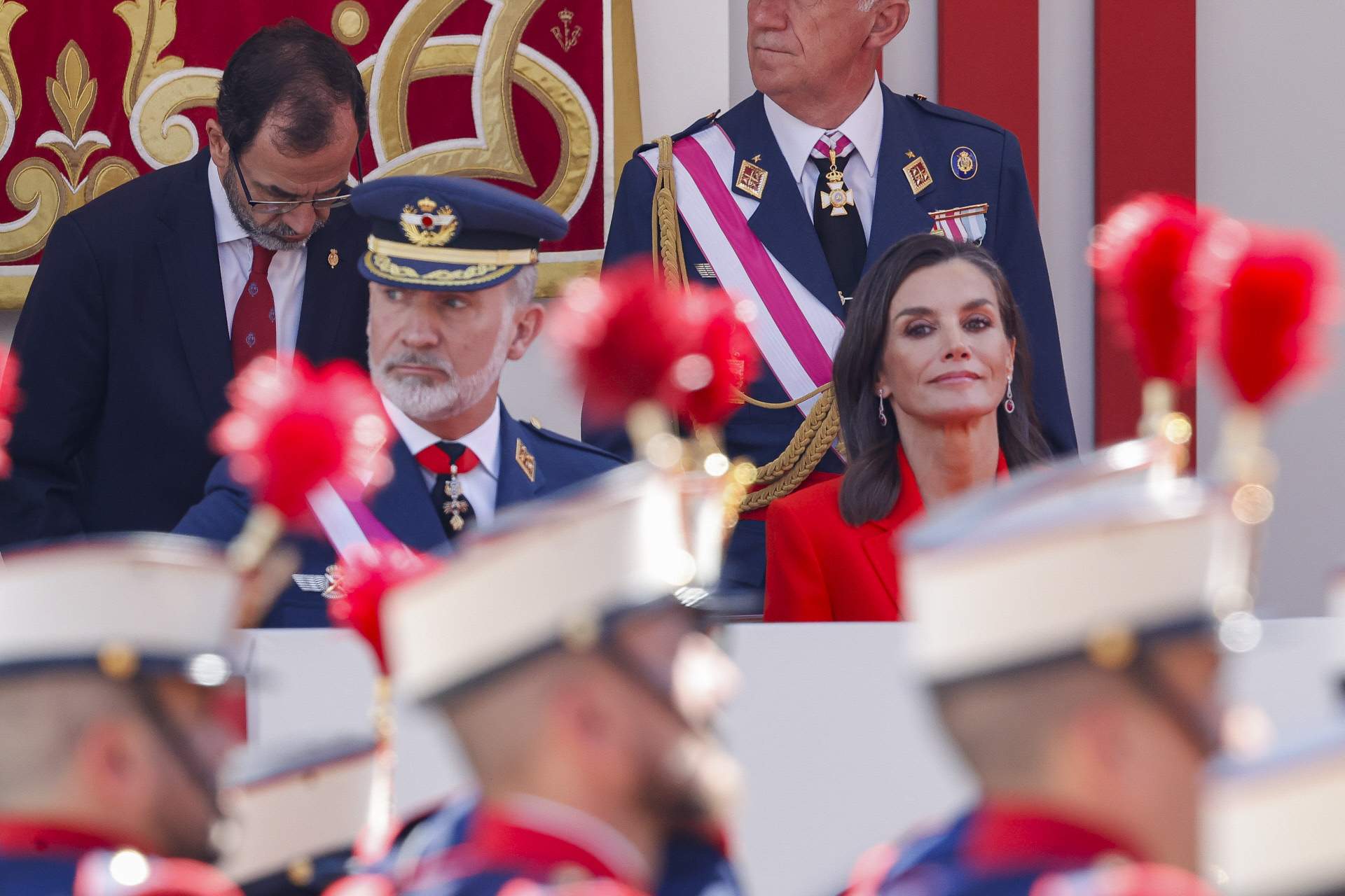 Letícia, en mig de militars i banderes, se salta el protocol als morros de Felip: què ha fet