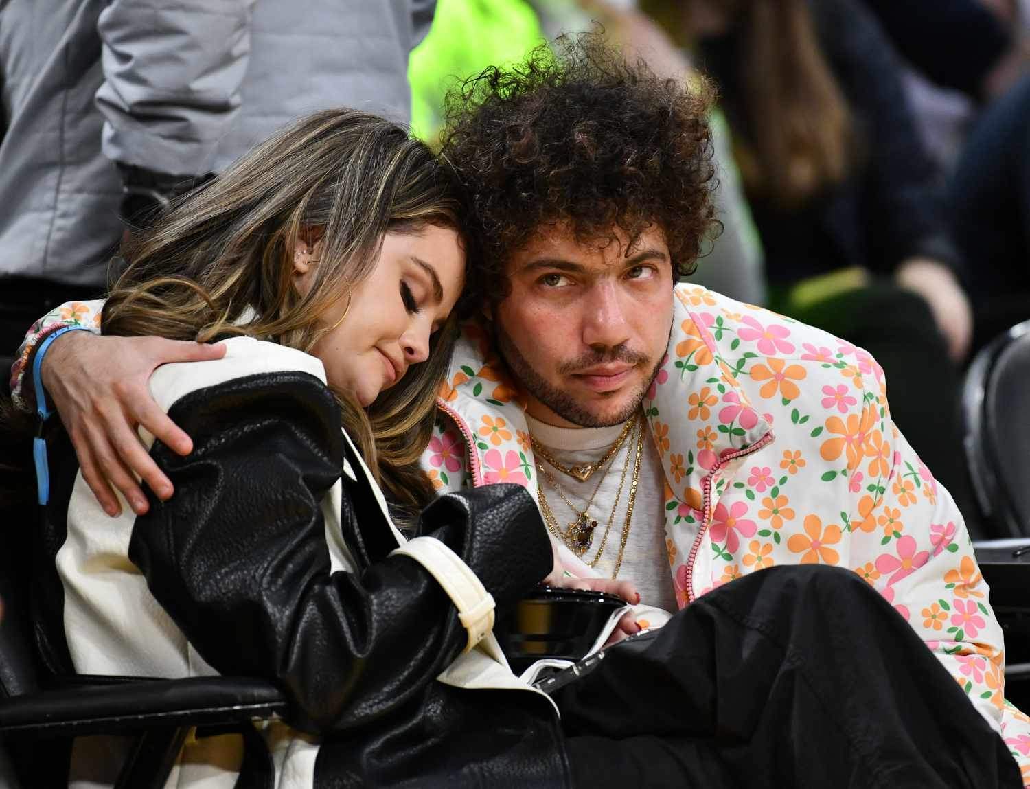 Benny Blanco lo hace todo para contentar a Selena Gomez, hasta cierra un cine