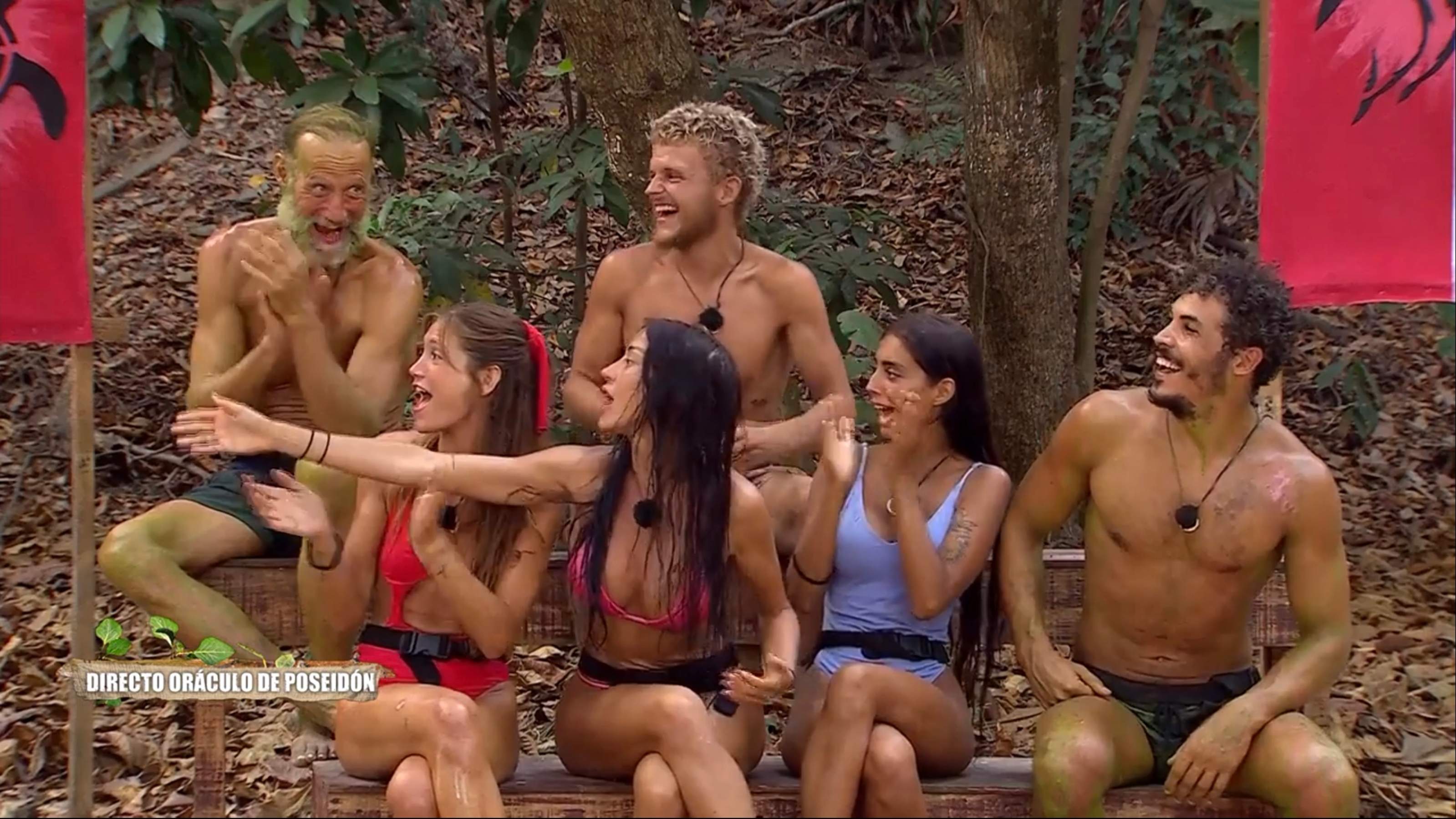 'Supervivientes' incendia la red con la ducha de dos concursantes: casi sin ropa en directo