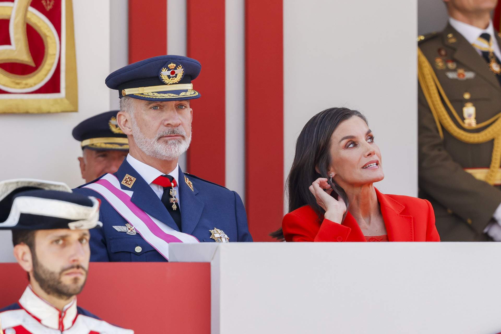 Foto brutal de Letícia: què estava fent per sota mentre dissimula amb Felip