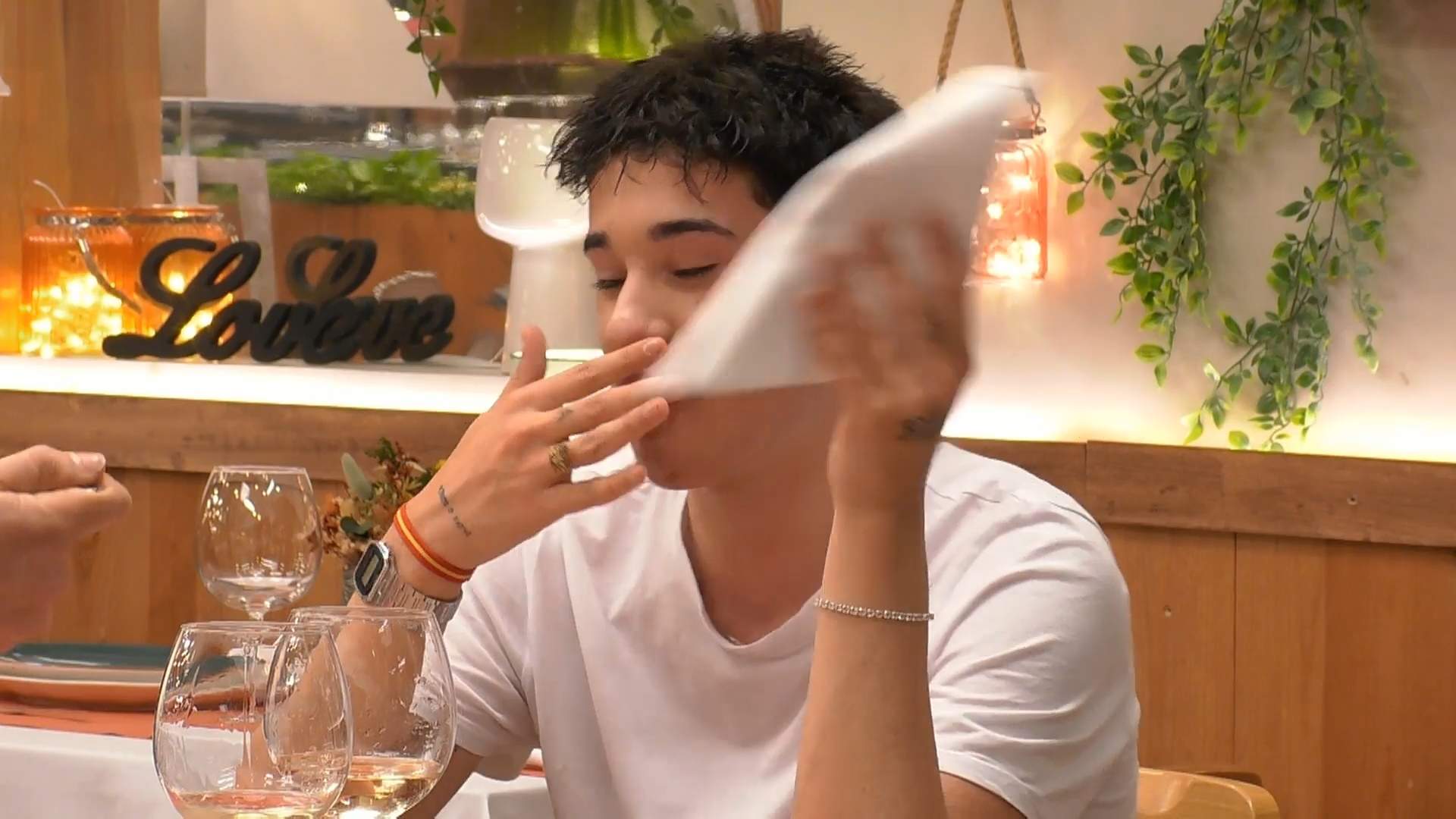 Marc, el catalán de 18 años con pulsera de España rechazado en First dates por facha