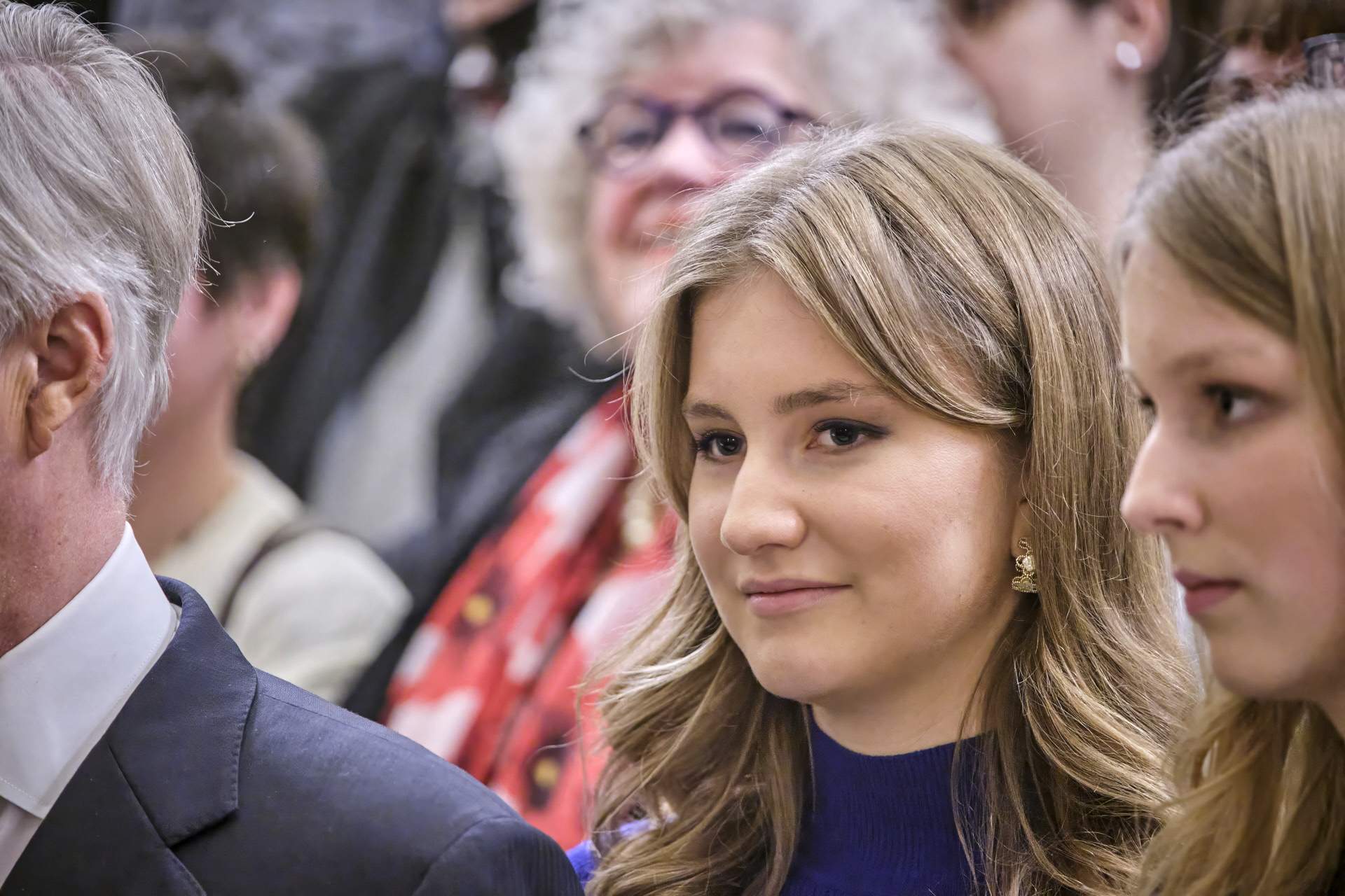 Elisabet de Bèlgica humilia Elionor vestida impecable de gala amb el seu avi rei