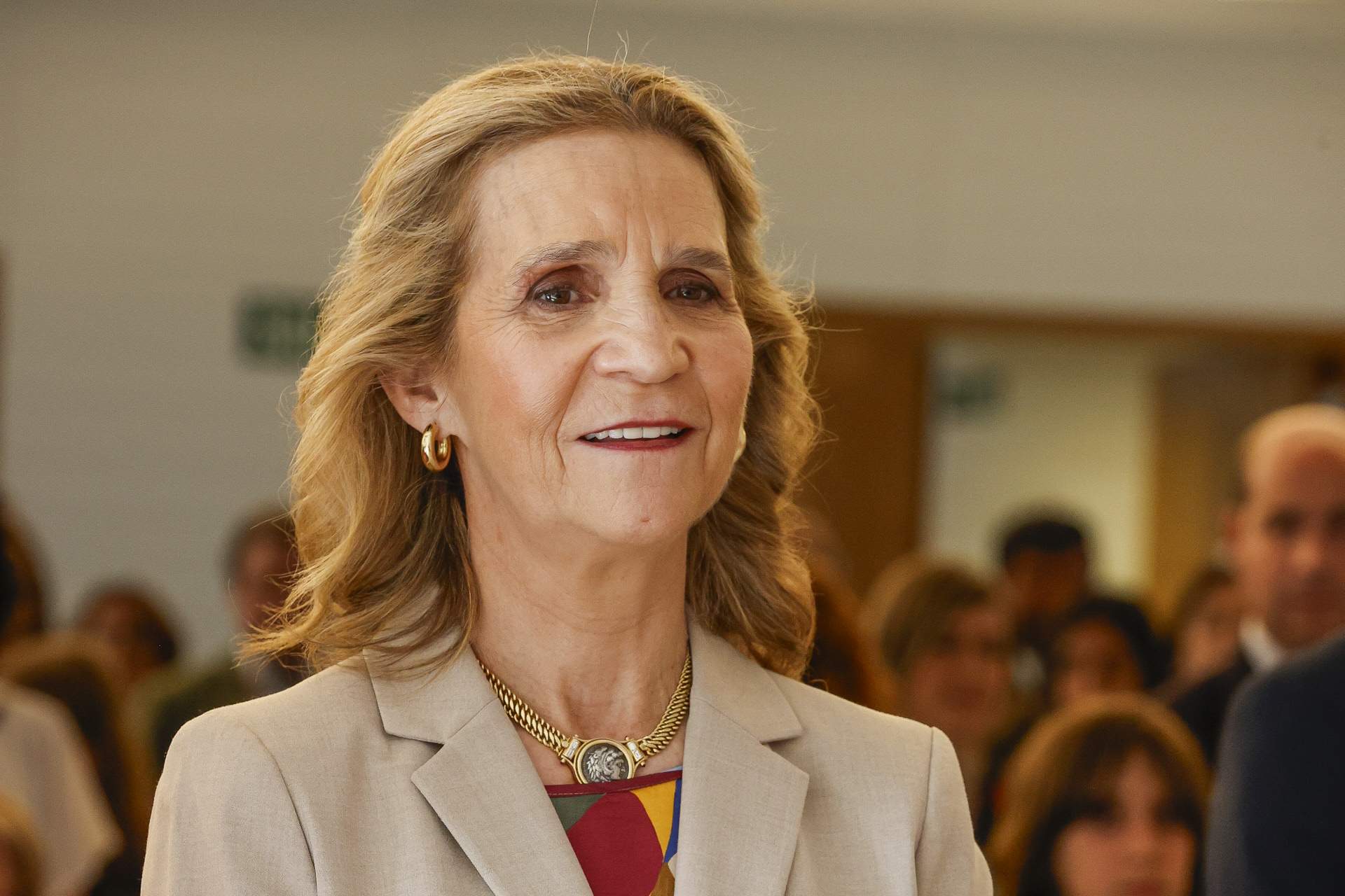 Elena fa un gest públic insòlit a favor de PP i Vox en plena jornada electoral