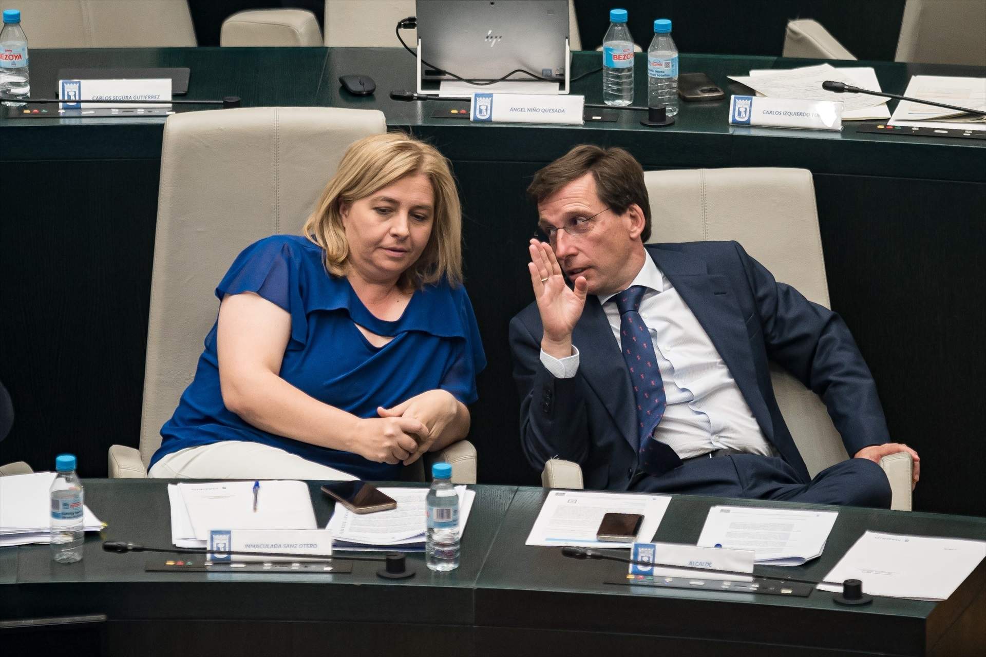 José Luis Martínez-Almeida, alcalde de Madrid, aïllat de la família per l'atracament a punta de navalla