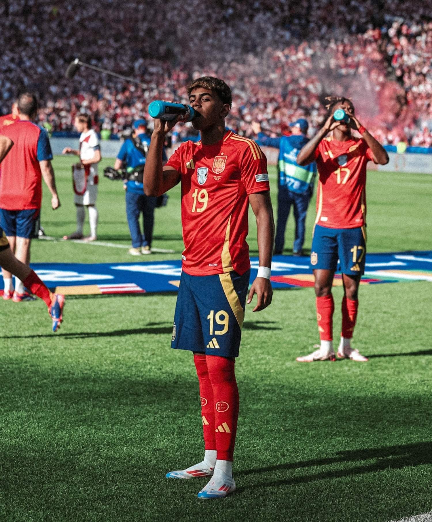 La reacció d'un presentador de TV3 en veure Lamine amb la samarreta d'Espanya