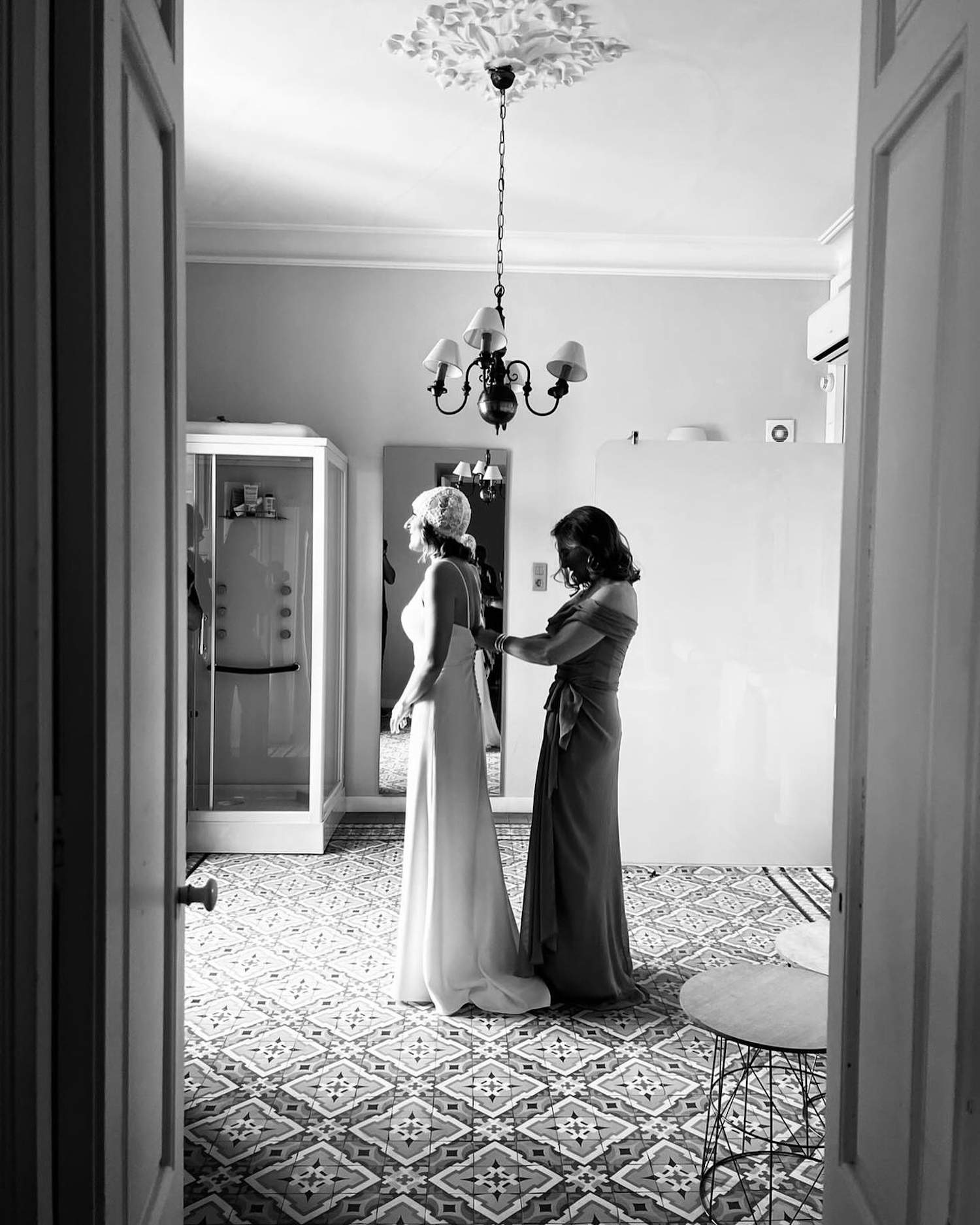 Lágrimas con un crack del Barça en la boda más emotiva: imágenes preciosas de los novios