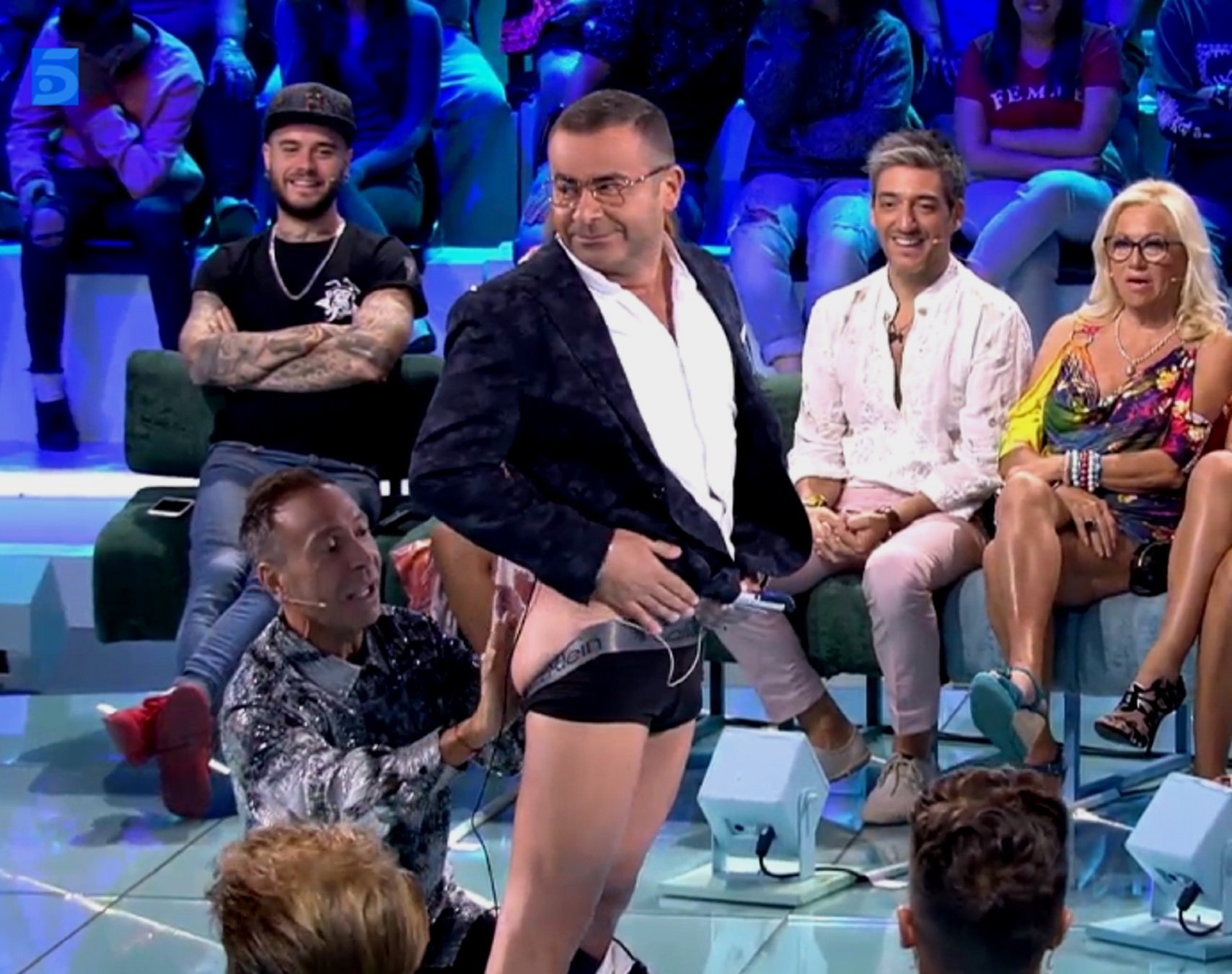 Jorge Javier se despide de 'Supervivientes' enseñando el culo en directo