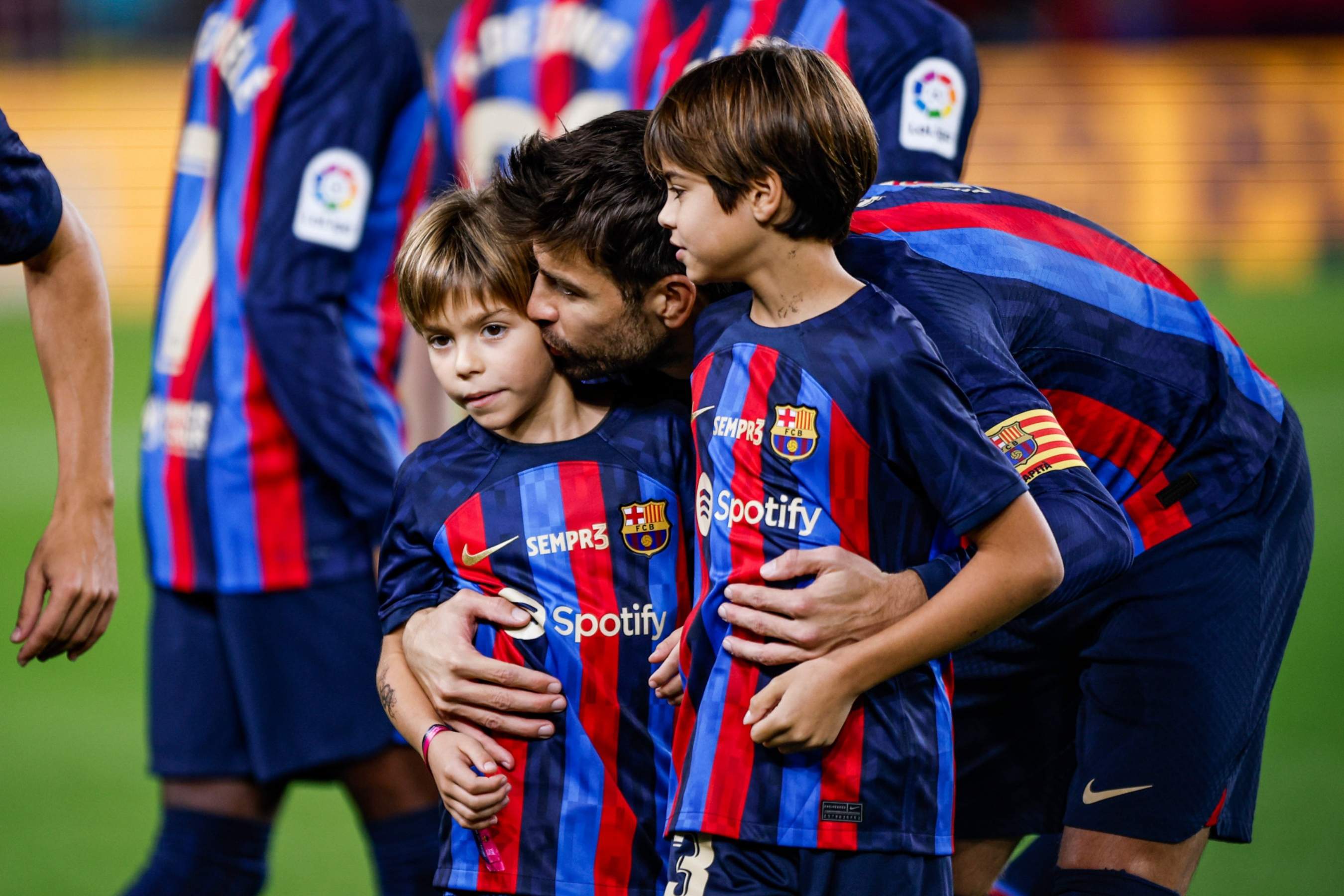 Imagen de Milan y Gerard Piqué que irritará a Shakira: padre e hijo juntos por el partido de la Selección