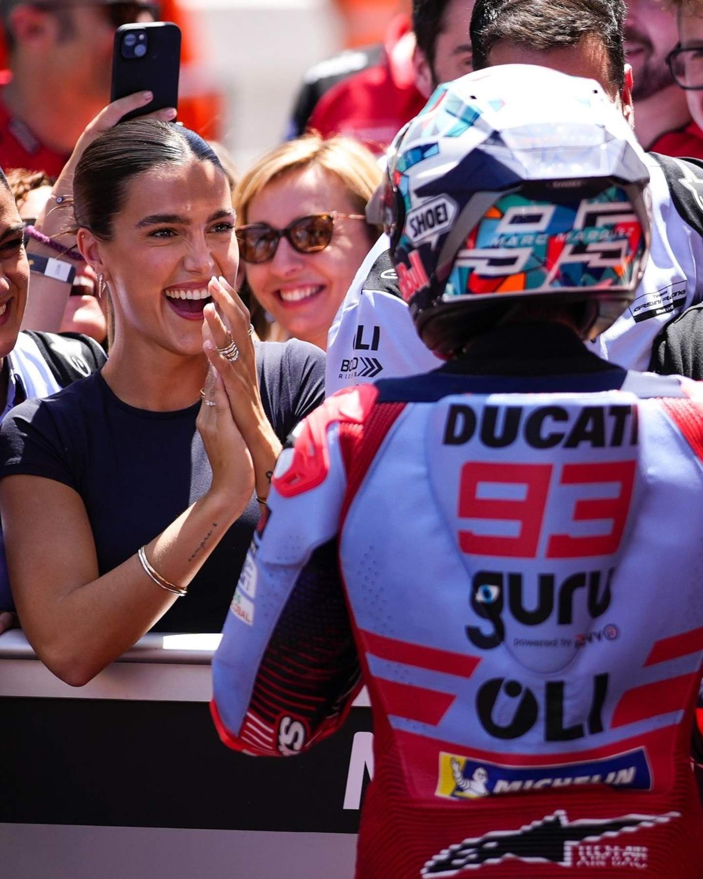 Gemma Pinto emociona per la xarxa, reacció al podi dels germans Márquez: foto inèdita del moment