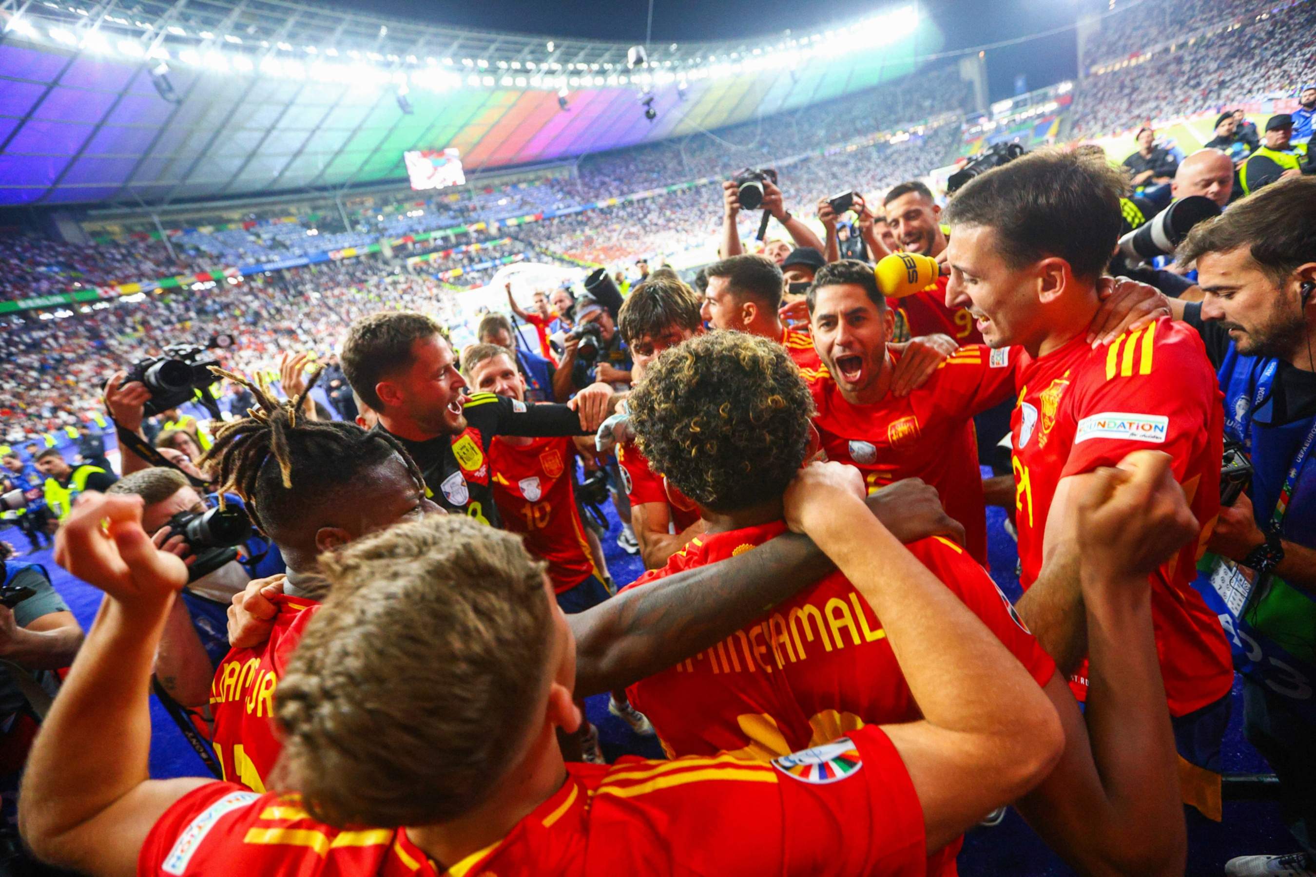 Furor al vestidor de la selecció espanyola: s'escapen imatges explícites d'un jugador sense roba