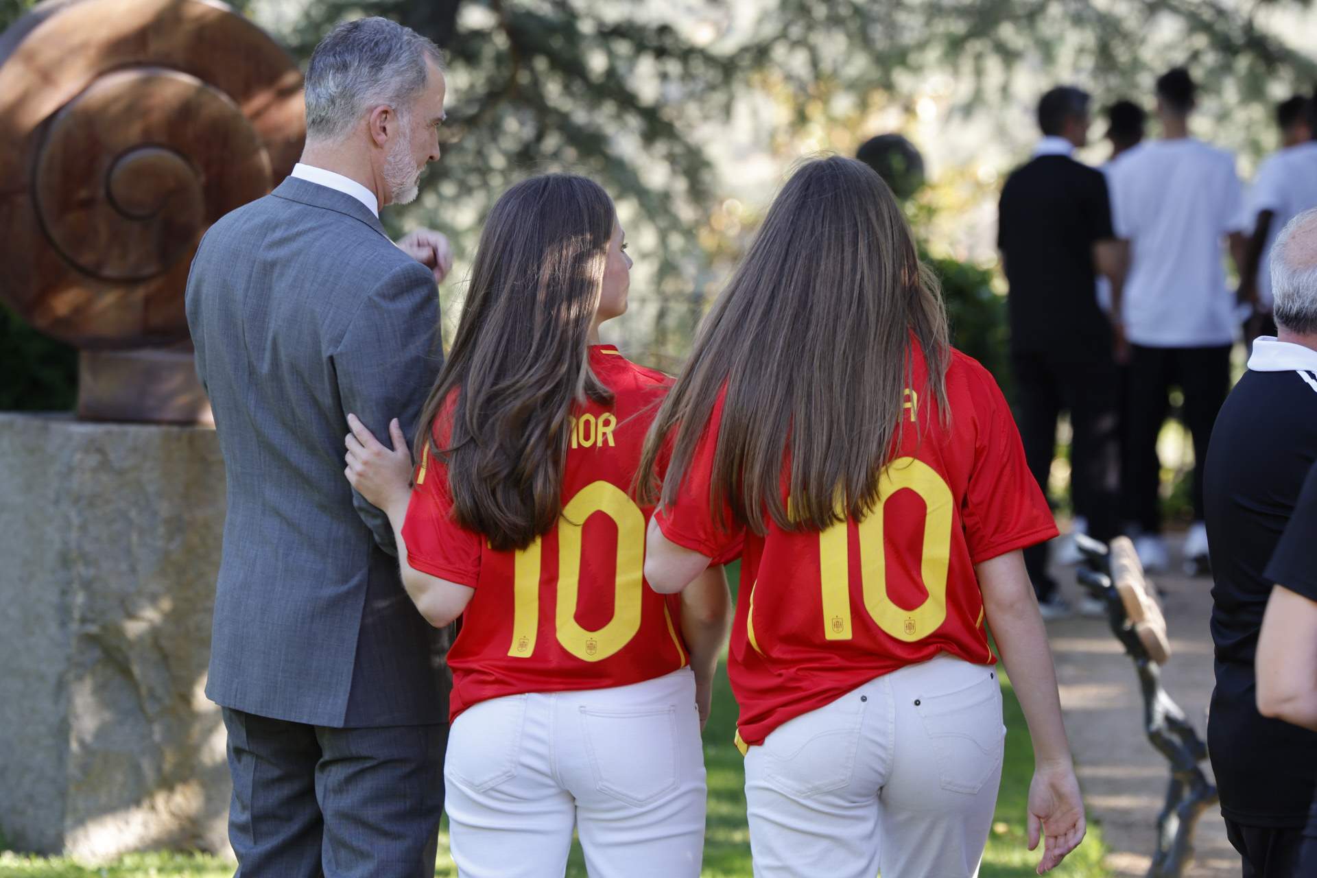 Brutal Sofia: es nega a posar-se el detall espanyolista que llueix Elionor