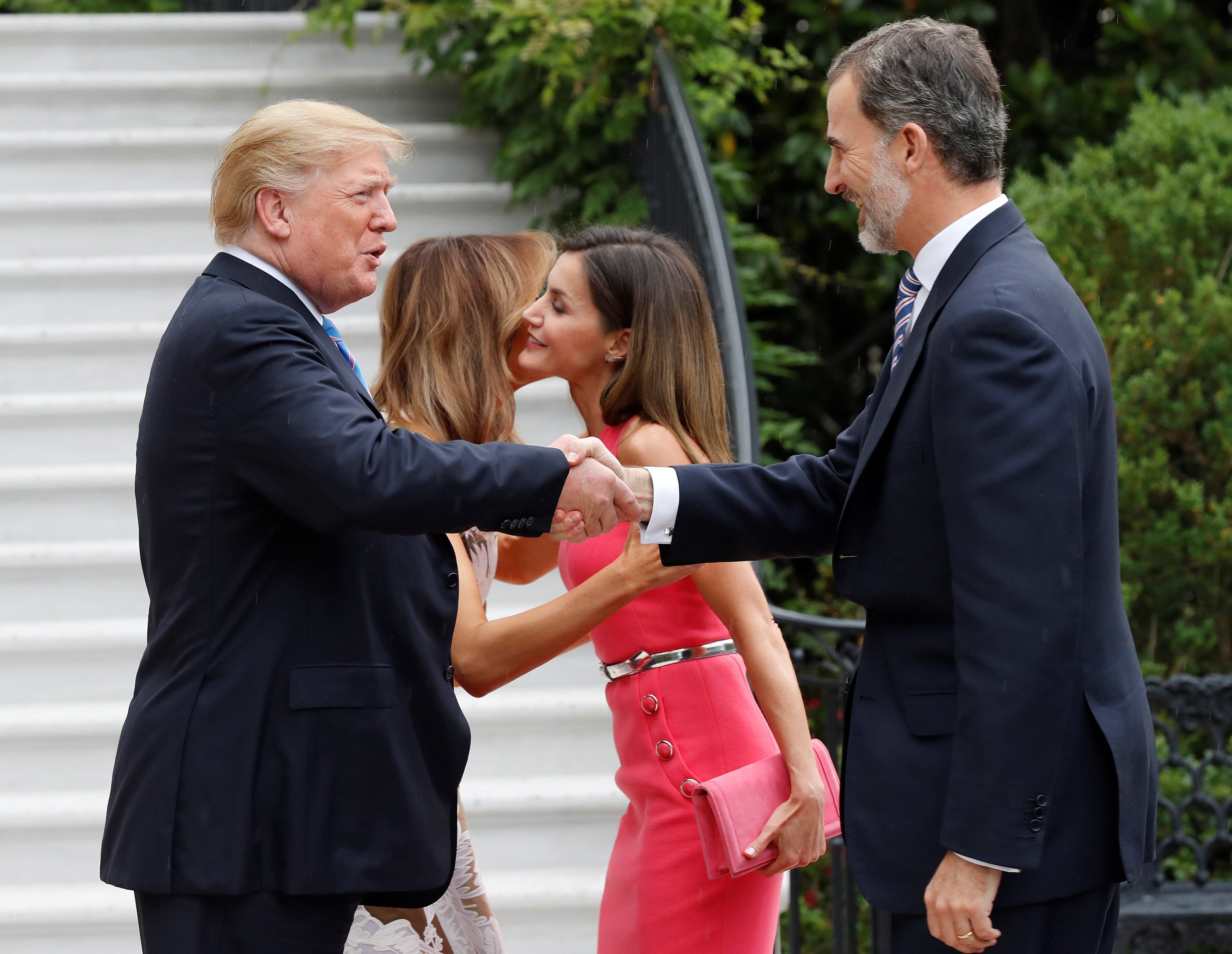 Las dos pifias de Melania con que intentan tapar el ridículo de Letizia