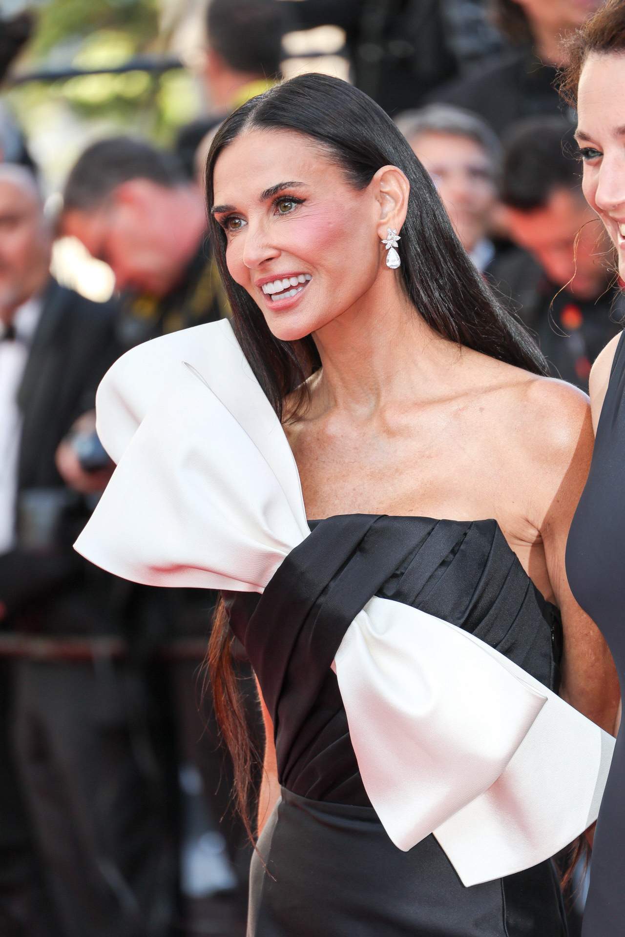 Demi Moore en bikini, operada irreconocible a los 61 y con su nieta: yaya Moore