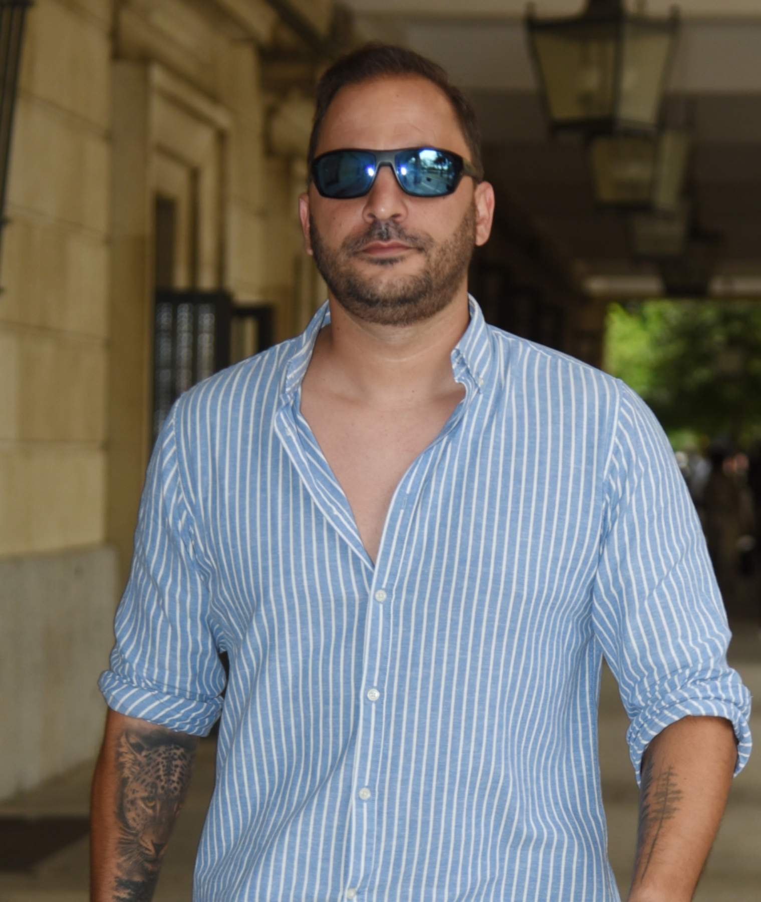 Antonio Tejado, lamentable, estado deplorable por la noche en una discoteca: el centro de todas las miradas
