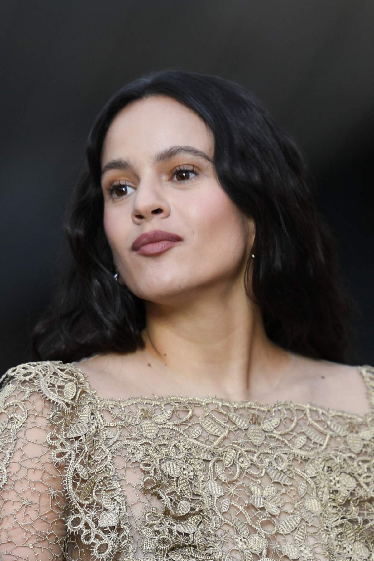 Rosalía rompe la promesa con sus fans, la imagen que nadie quería ver: "La voz de colibrí...."