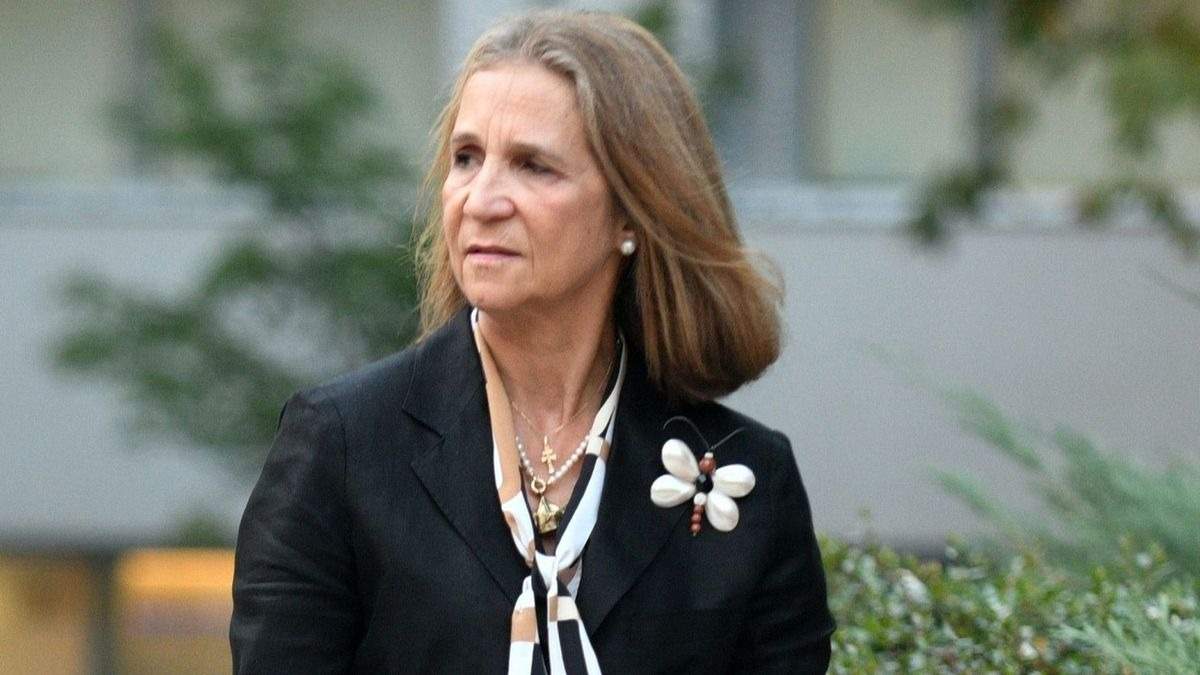 La infanta Elena comunica als seus dos germans que els metges recomanen passar per quiròfan per la gravetat