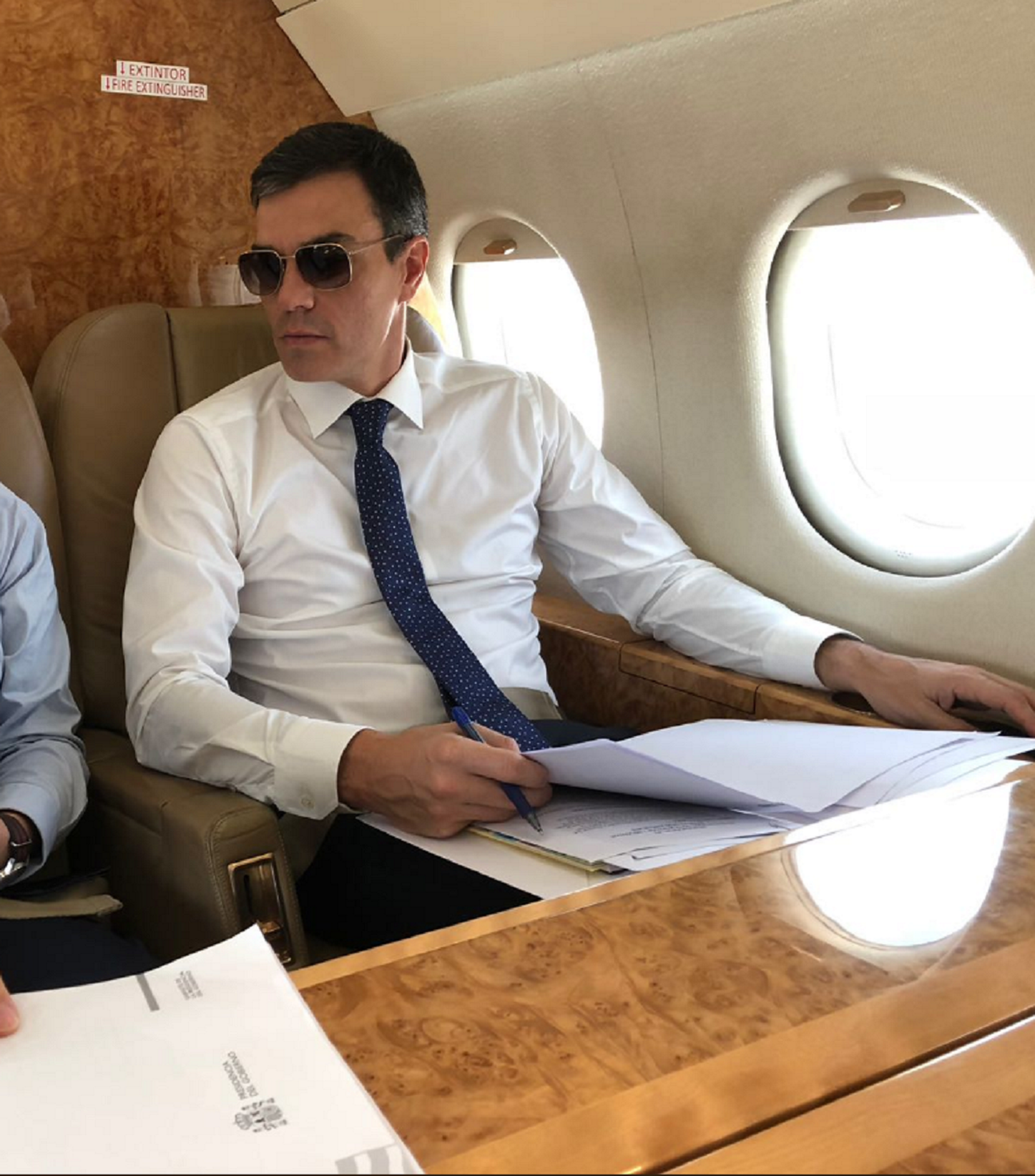 La imagen de Pedro Sánchez, en camisa y gafas de sol, provoca un alud de memes