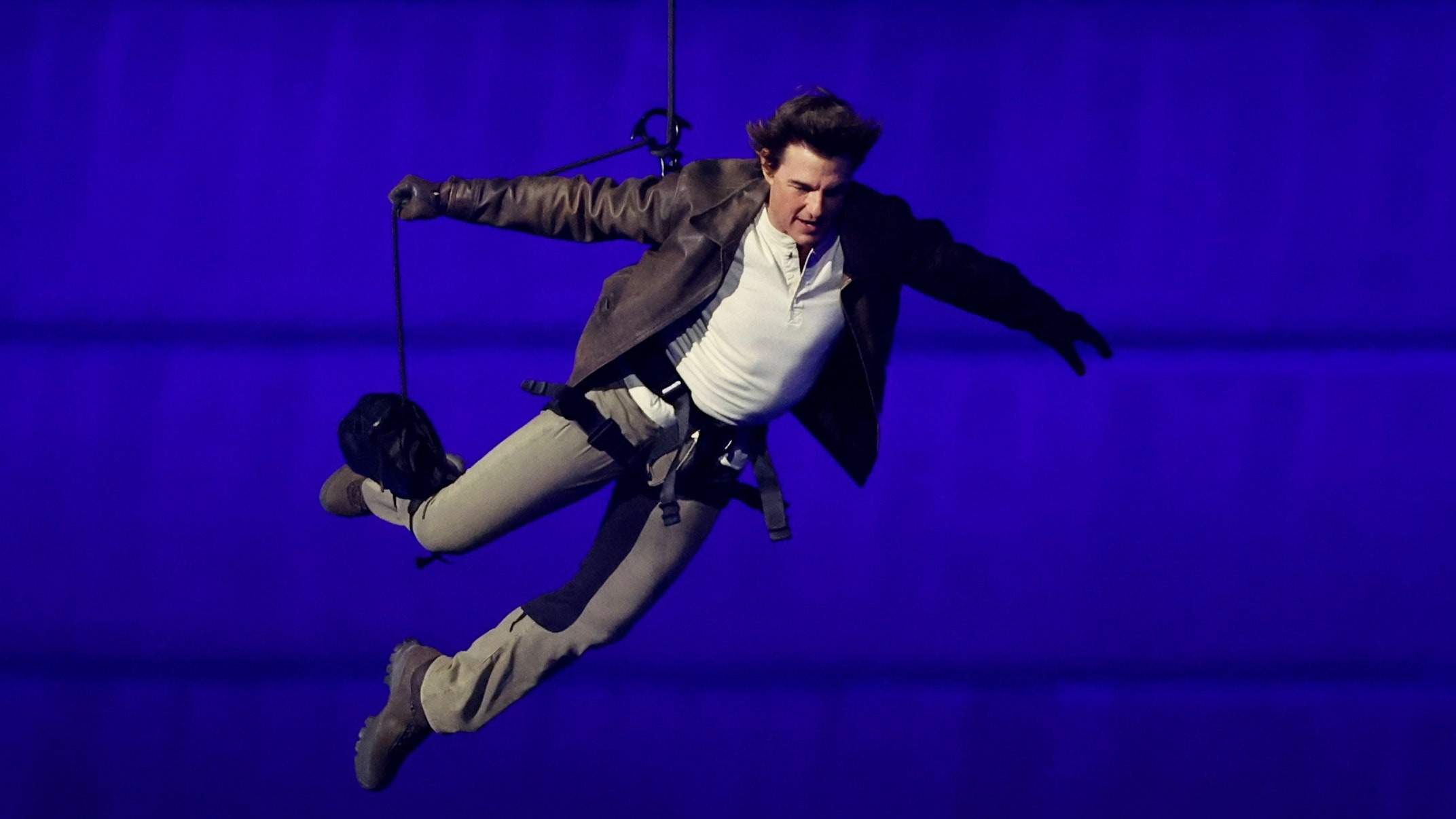 A Tom Cruise le cortaron las alas en la despedida de los Juegos Olímpicos, quería más riesgo