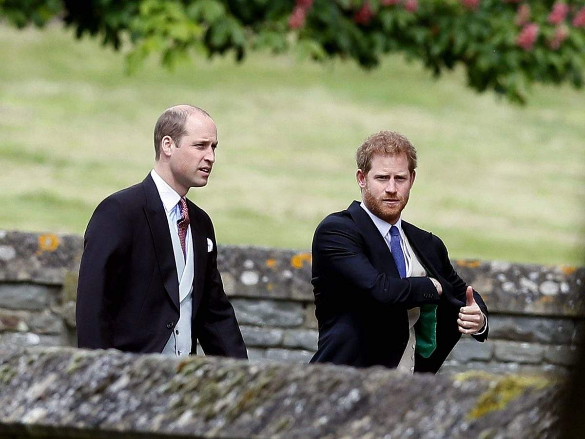 El príncipe Guillermo y Harry asumen la muerte de su padre y pactan reunirse en Londres