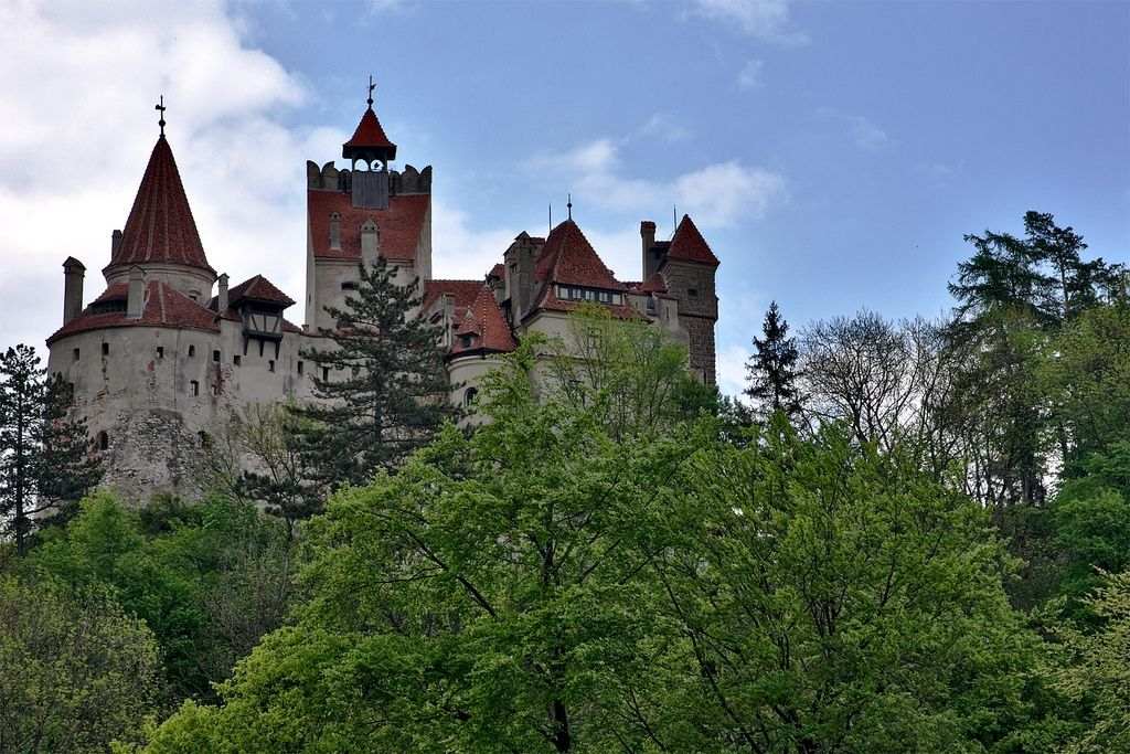 Se busca pareja para vivir la noche de Halloween en el castillo de Drácula