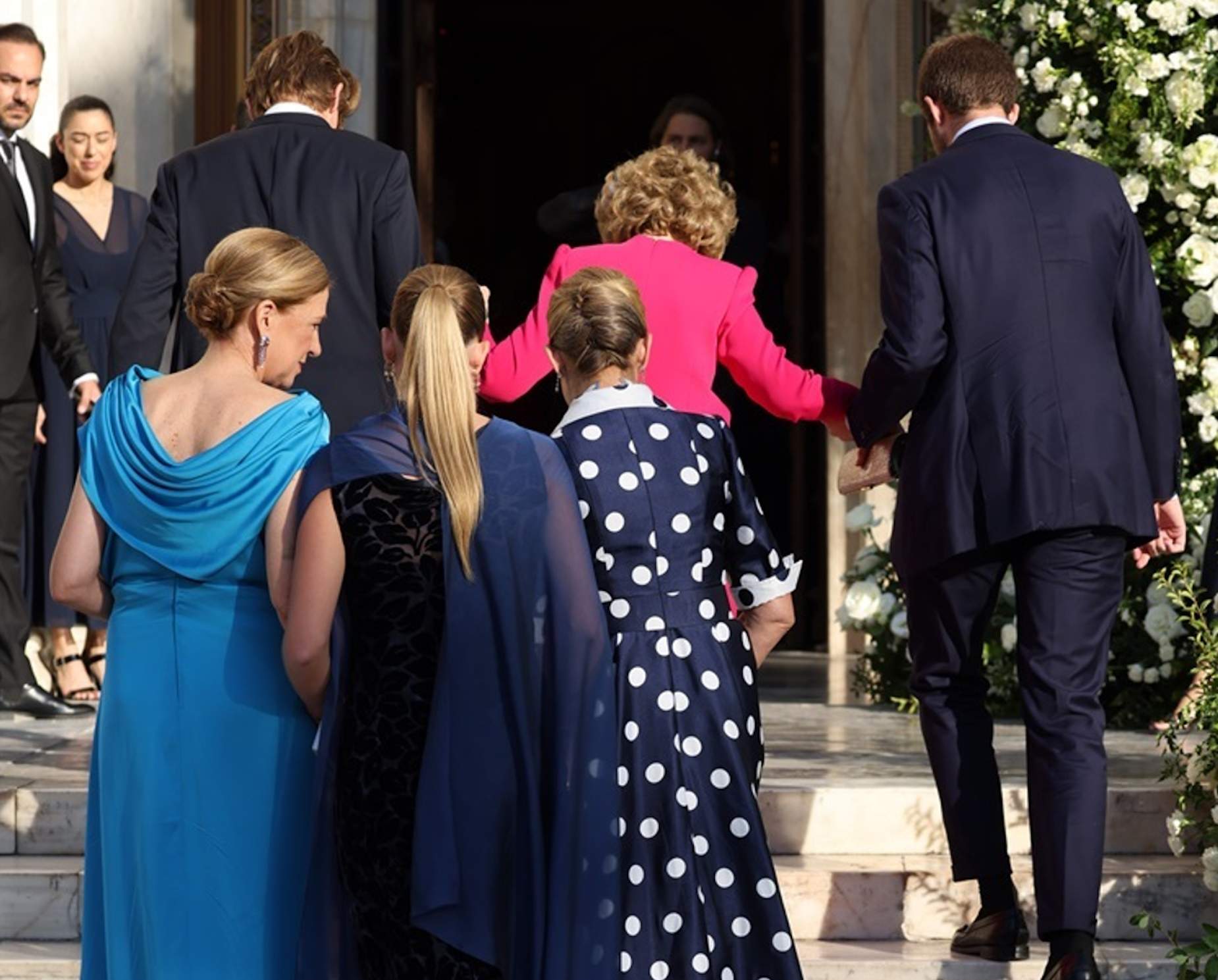Irene Urdangarin deslumbra con transparencias en la boda griega, Elena la peor vestida