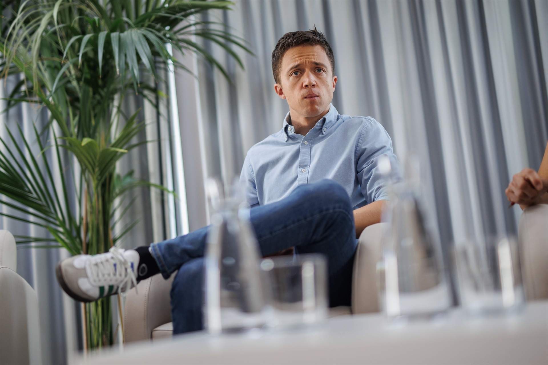 Íñigo Errejón se refugia en un pueblo de 164 habitantes en medio de su polémica con Elisa Mouliaá