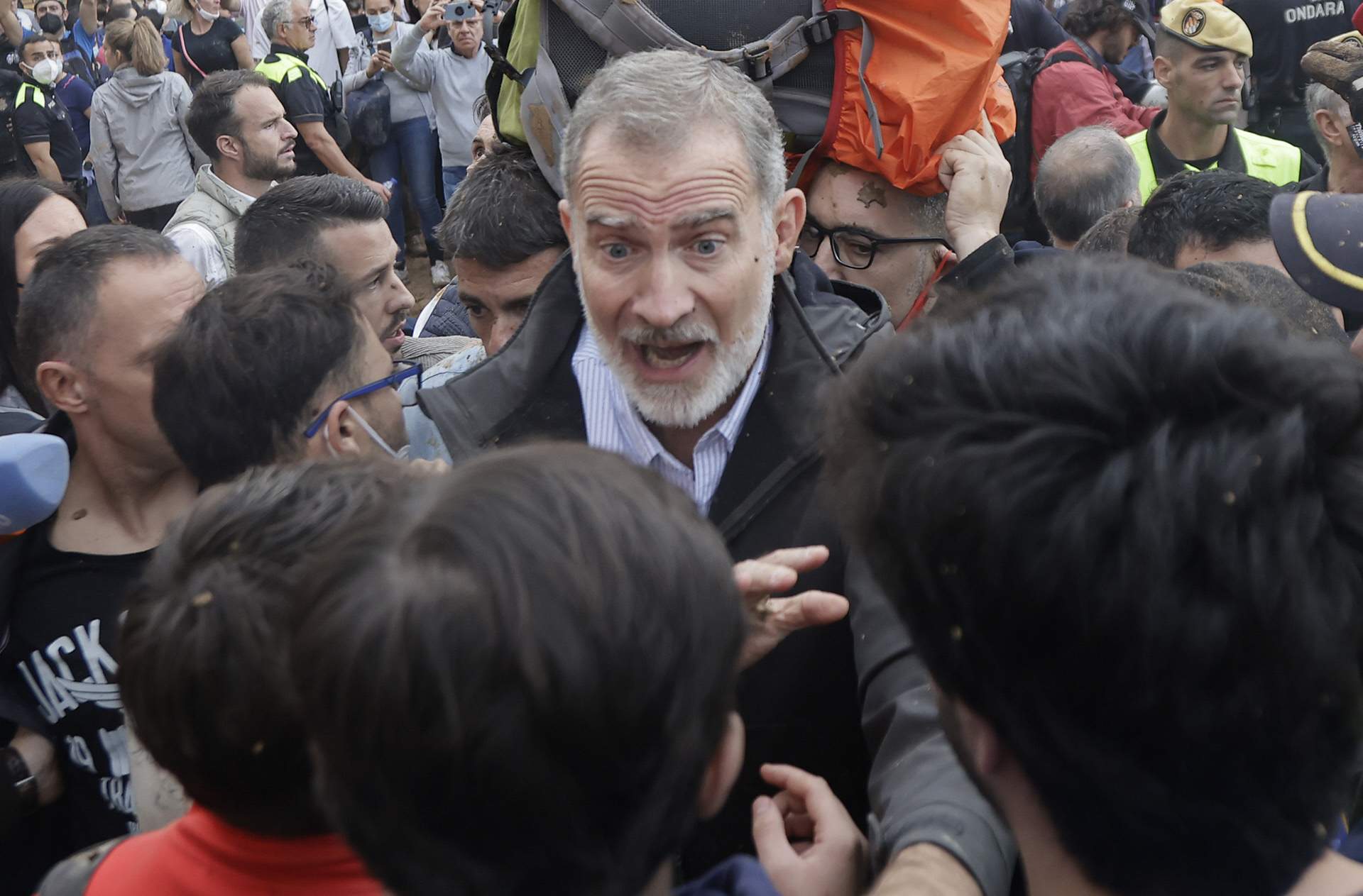 Felipe VI ha pedido a su madre que aguante un año más para sustituir a Letizia
