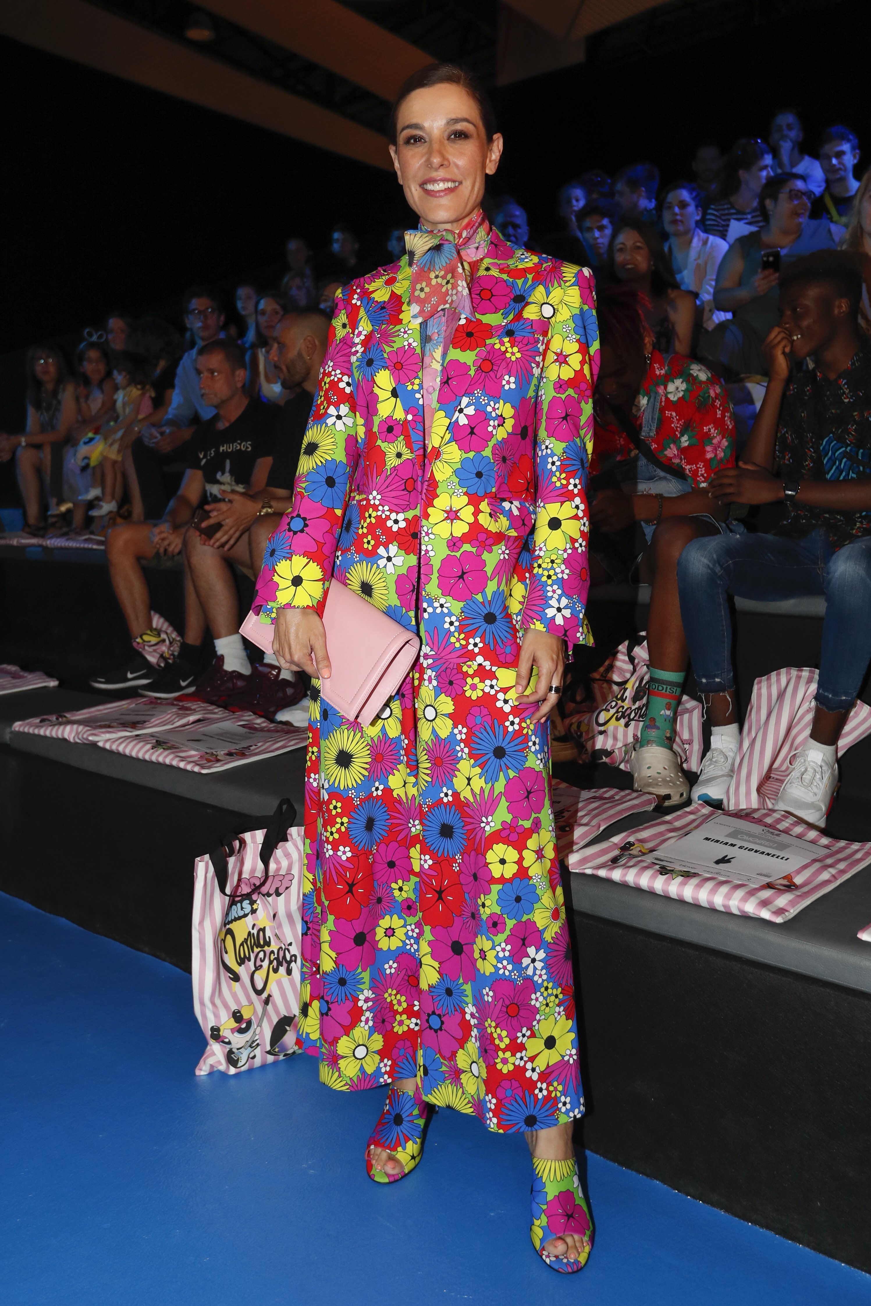 El estrafalario vestido de flores de Raquel Sánchez Silva hace enloquecer