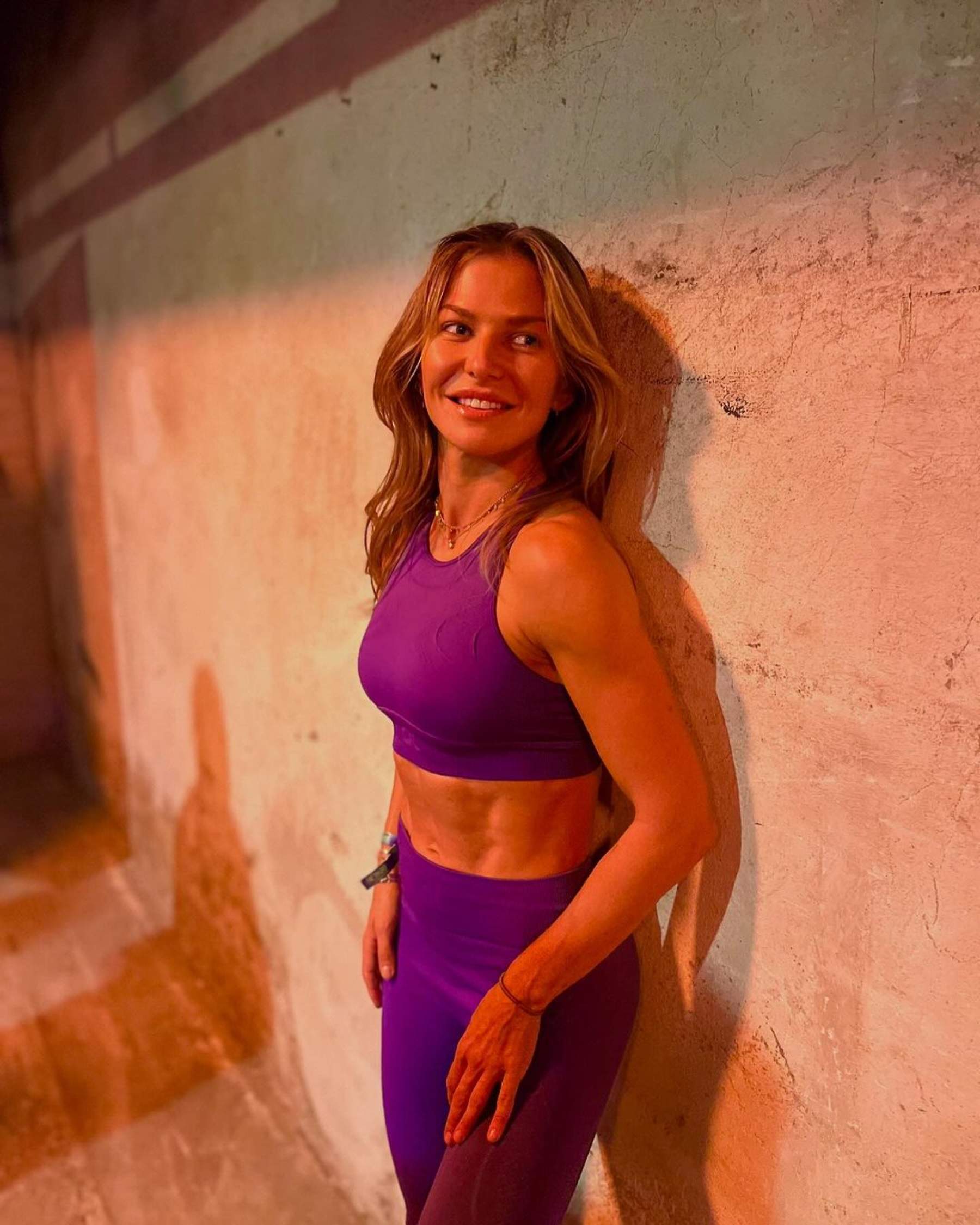 Anna Lewandowska, eufórica en su nuevo gimnasio: bailando salsa con otro hombre