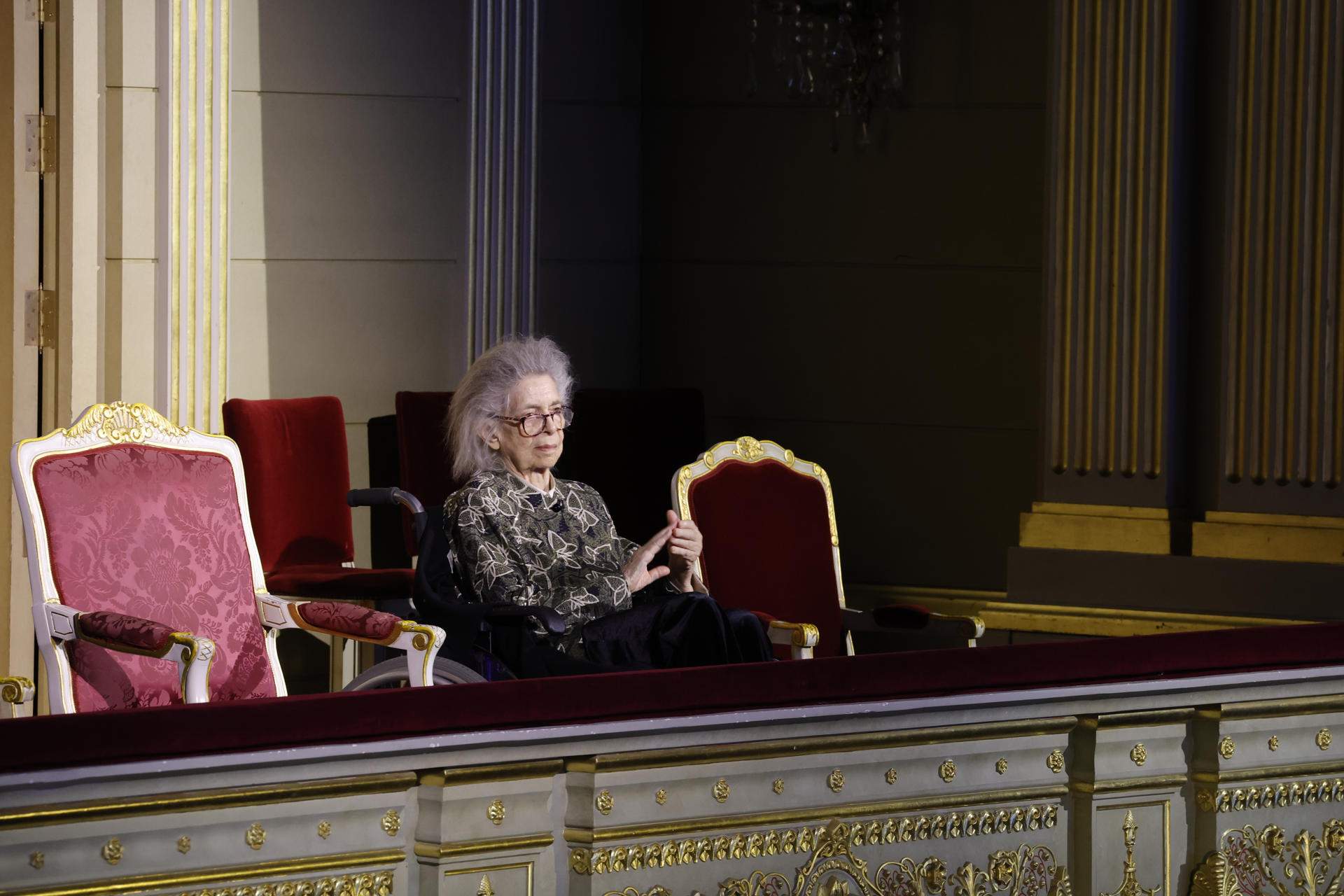 Irene de Grecia, tía Pecu, sale de Zarzuela al teatro y con zapatos de 20 euros