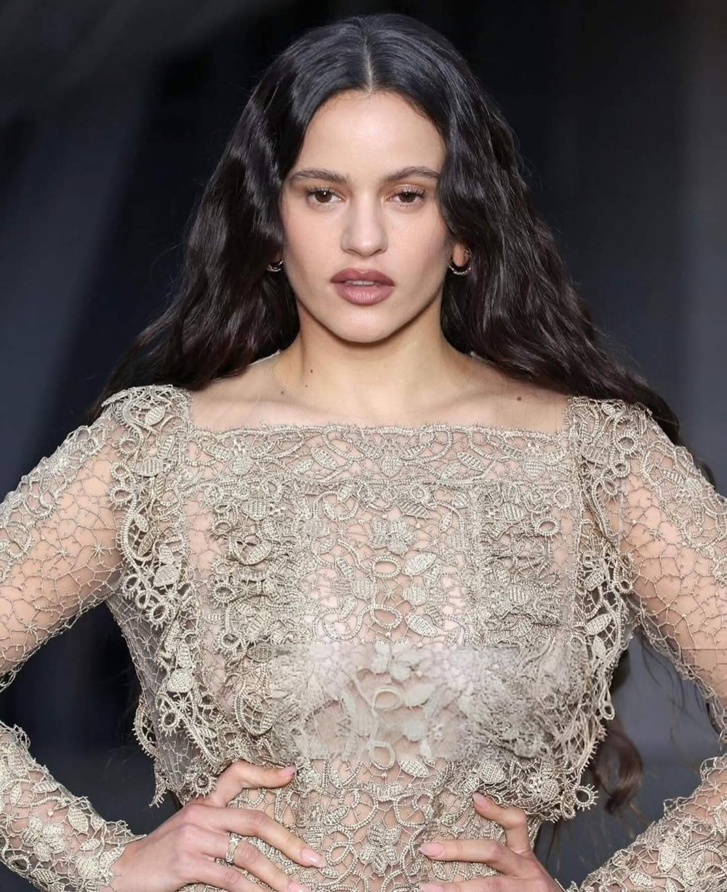 Rosalía no se corta y le da 'follow' a un actor de contenido para adultos: así es Manny HP