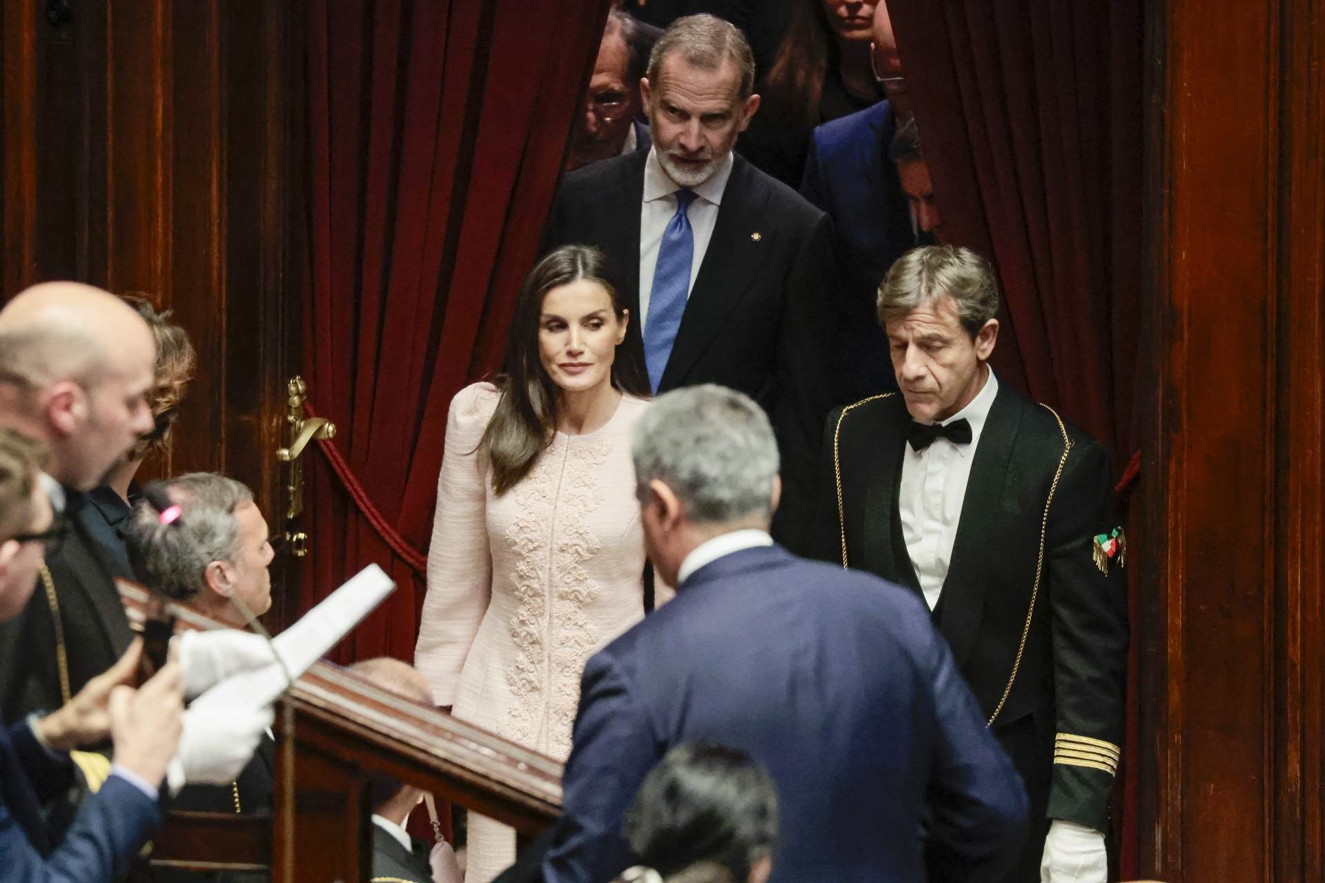 Presentadora de TV3 estalla al ver una imagen lamentable de Letizia y un hombre