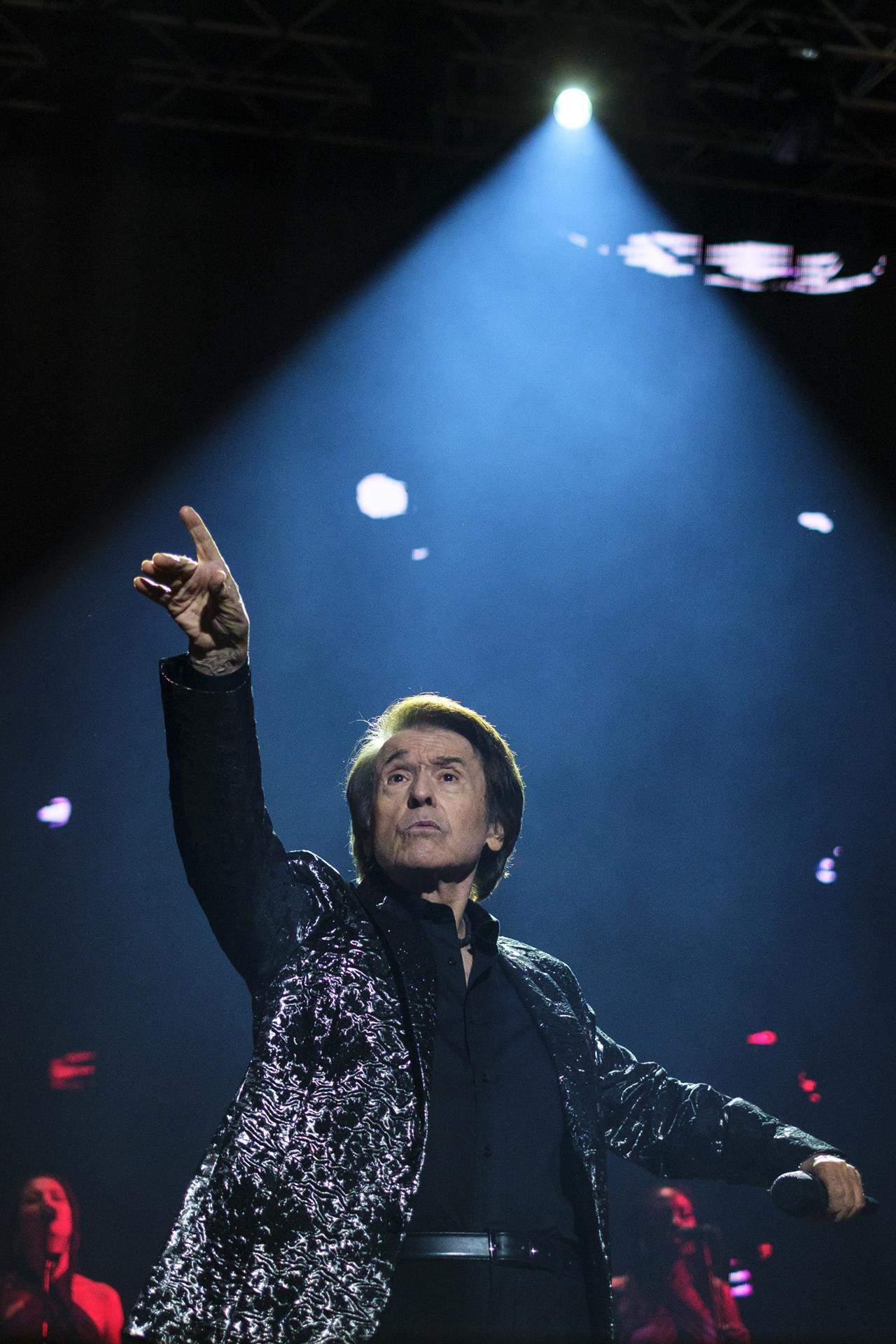 Raphael demana una cabina de raigs UVA al camerino