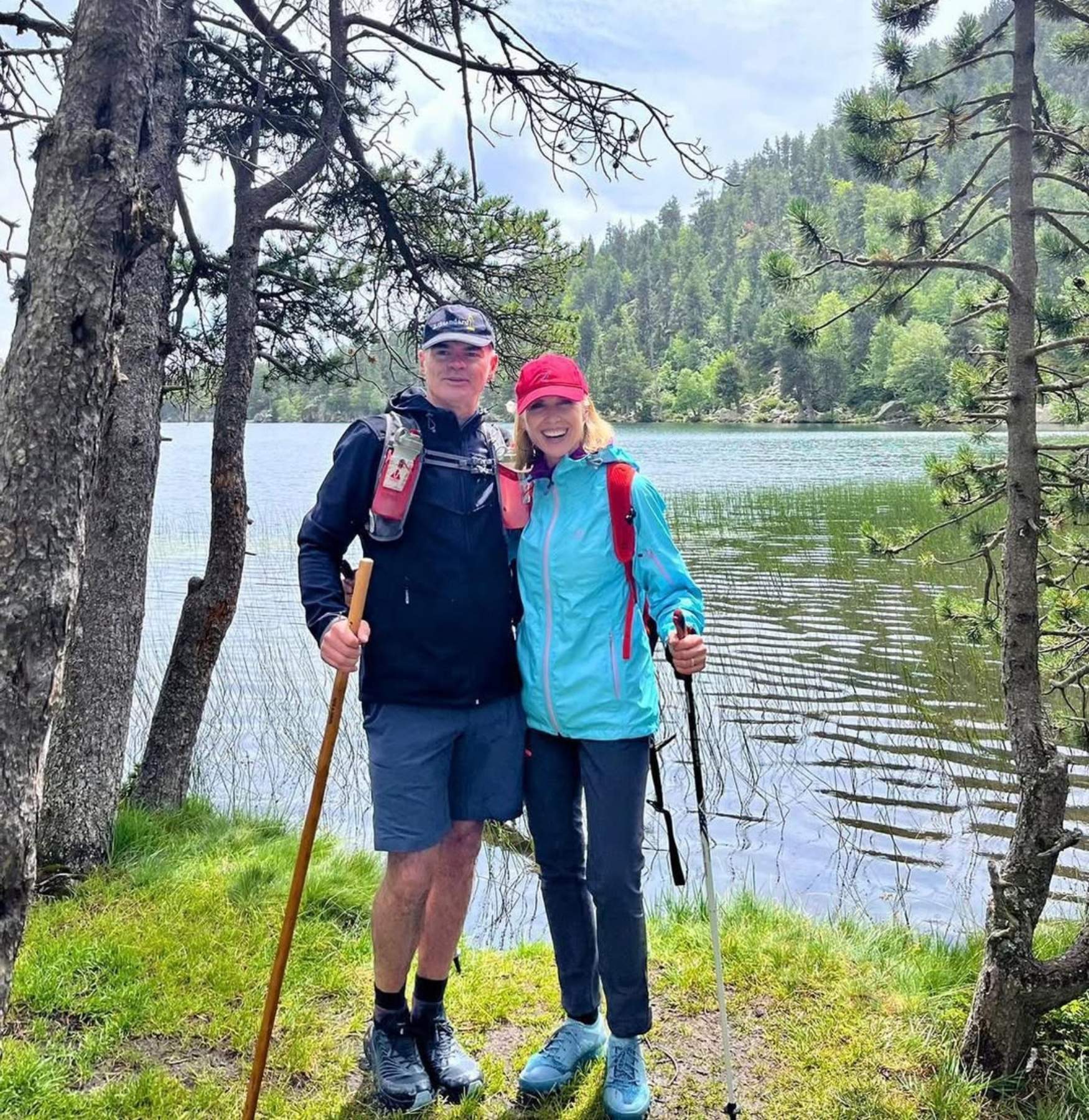 La escapada familiar de Judit Mascó y Eduard Vicente en un rincón catalán: foto preciosa con las hijas