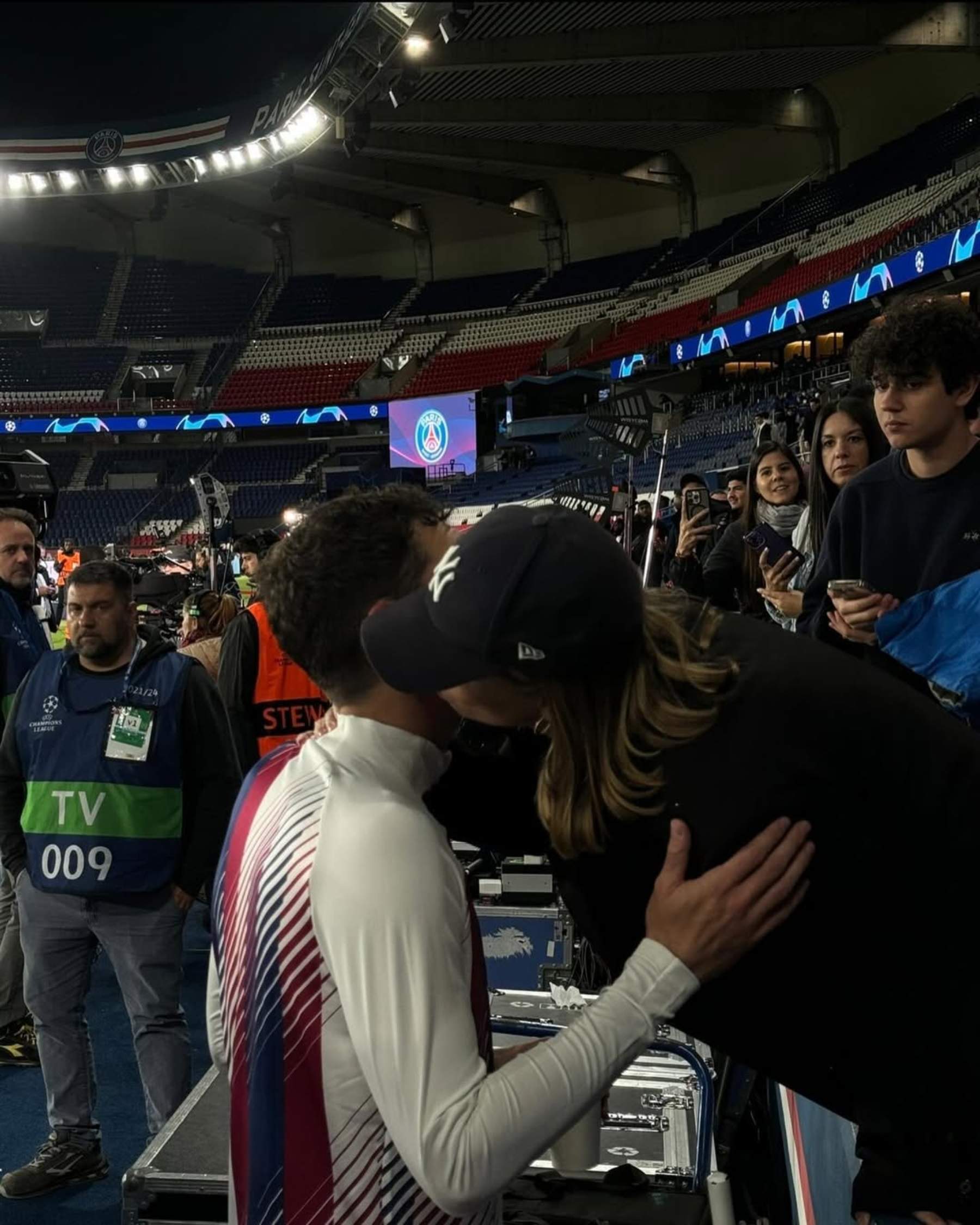 El encuentro más especial de los jugadores del Barça y las WAG: lugar inédito y fotografía de equipo