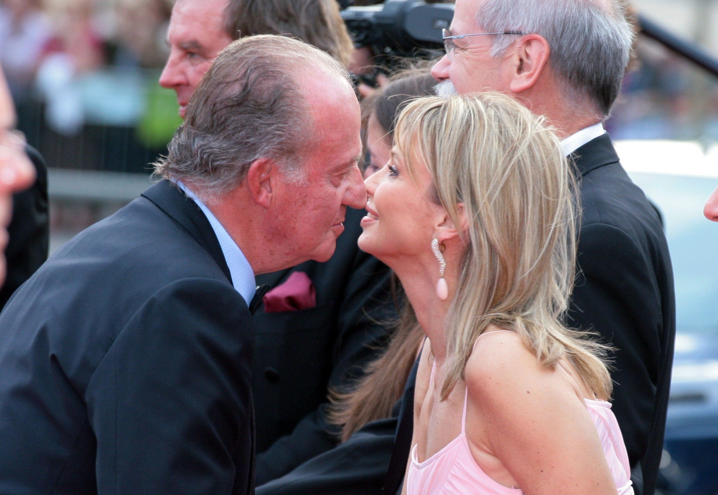 Què va fer Joan Carles amb la filla de Corinna. Eyre, escandalitzada: "Me parece tremendo"
