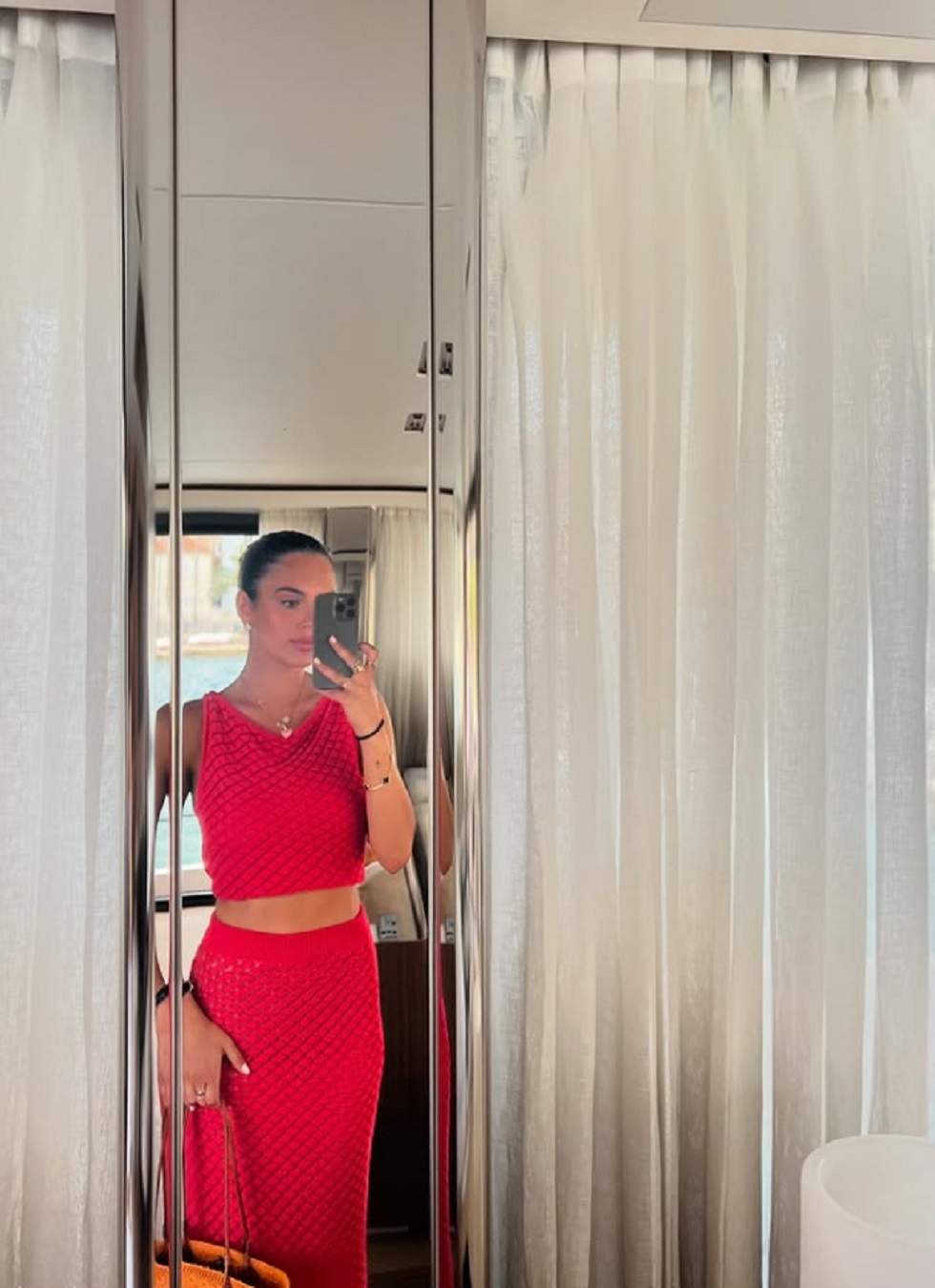 Maria Guardiola, nit de festa molt culer: sorprenent relació, imatge reflectida a través d'un mirall