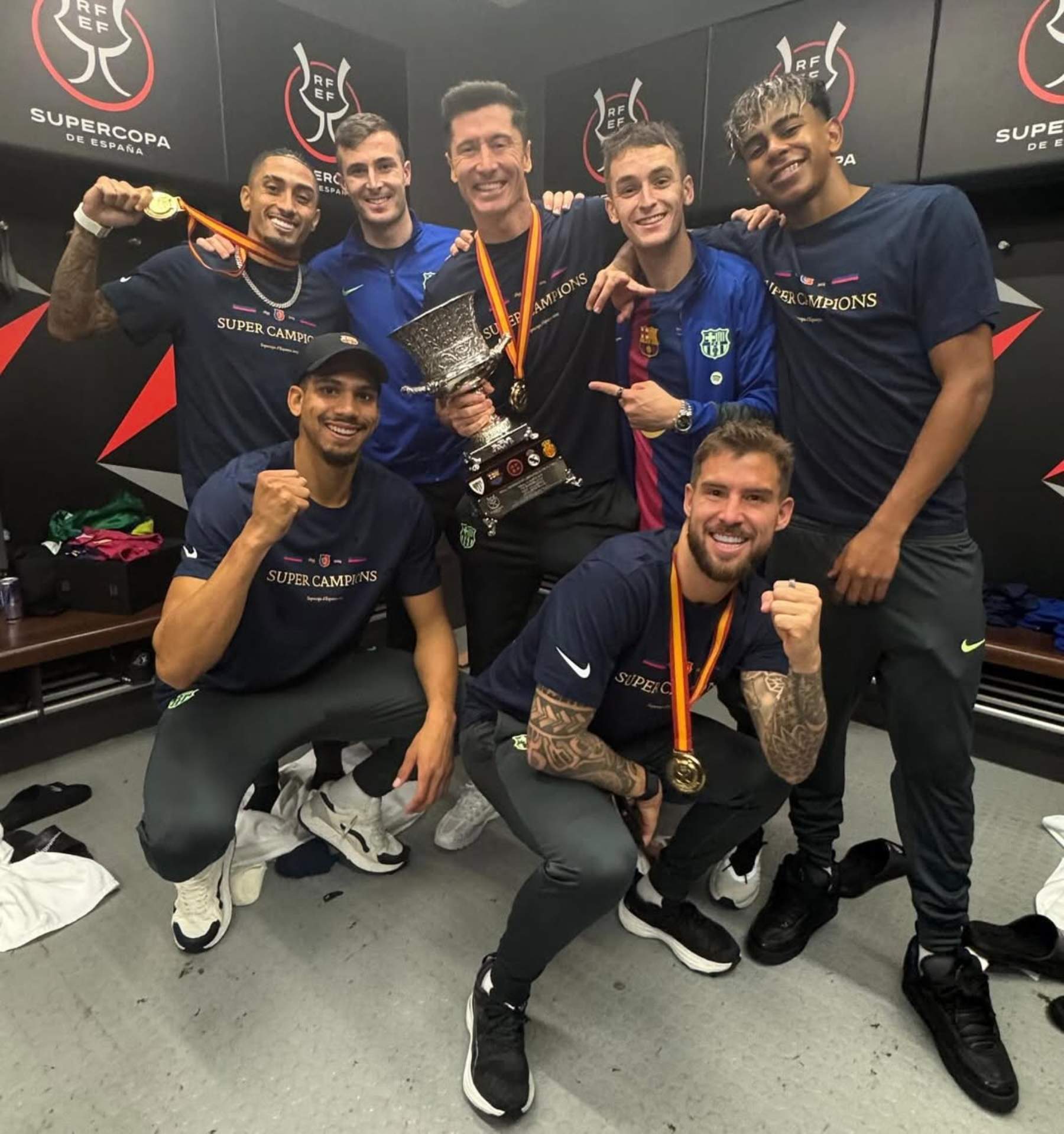 El vestidor del Barça celebra en català: missatges d'eufòria en la celebració del Clàssic