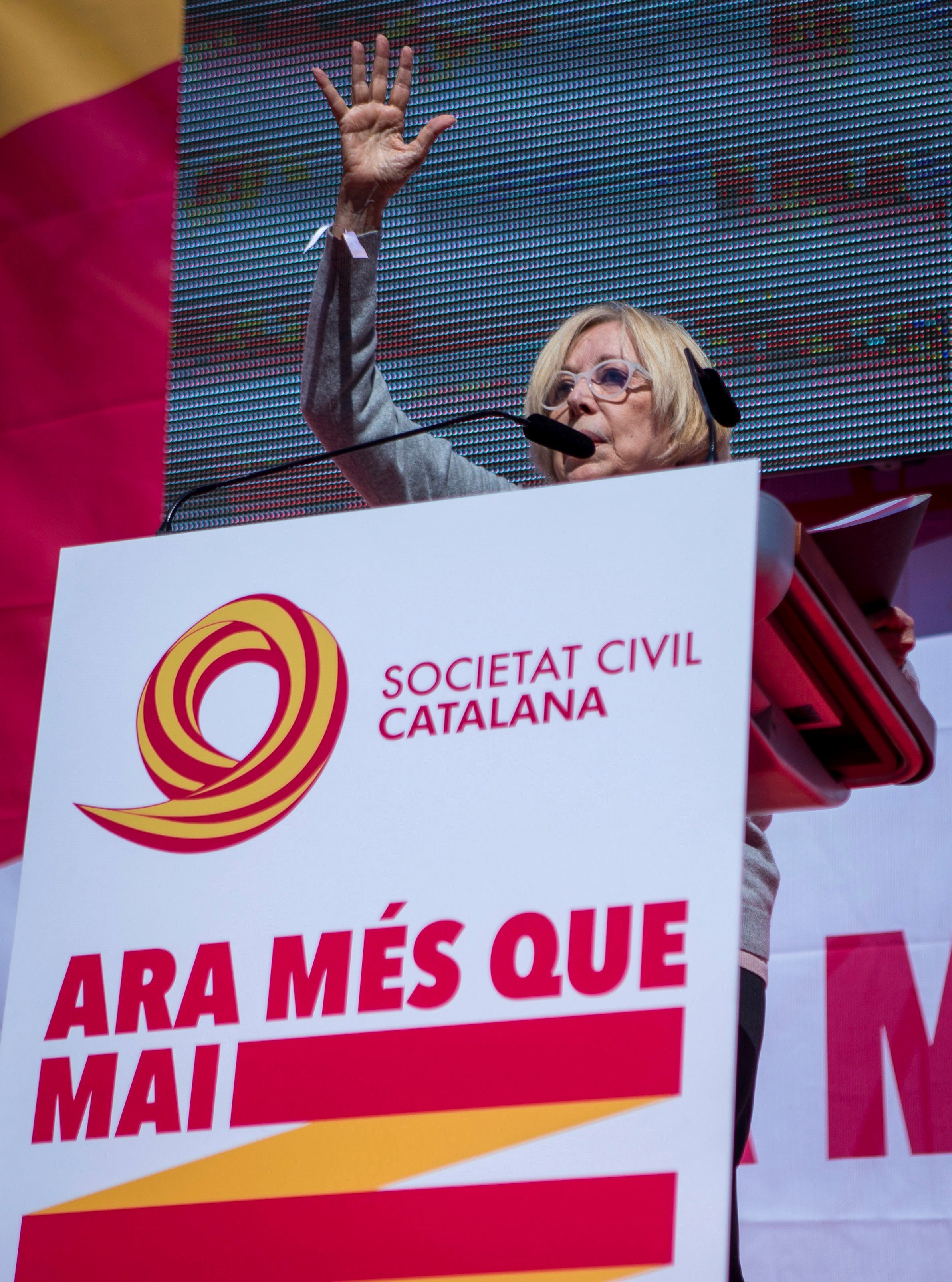 Mainat matisa que la Sardà "no és antiindepe" i es mereix el premi de Colau